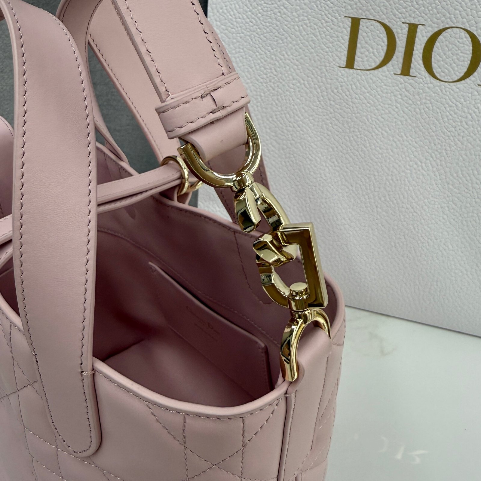 Bolso tote vertical pequeño Dior Toujours - Imagen 5