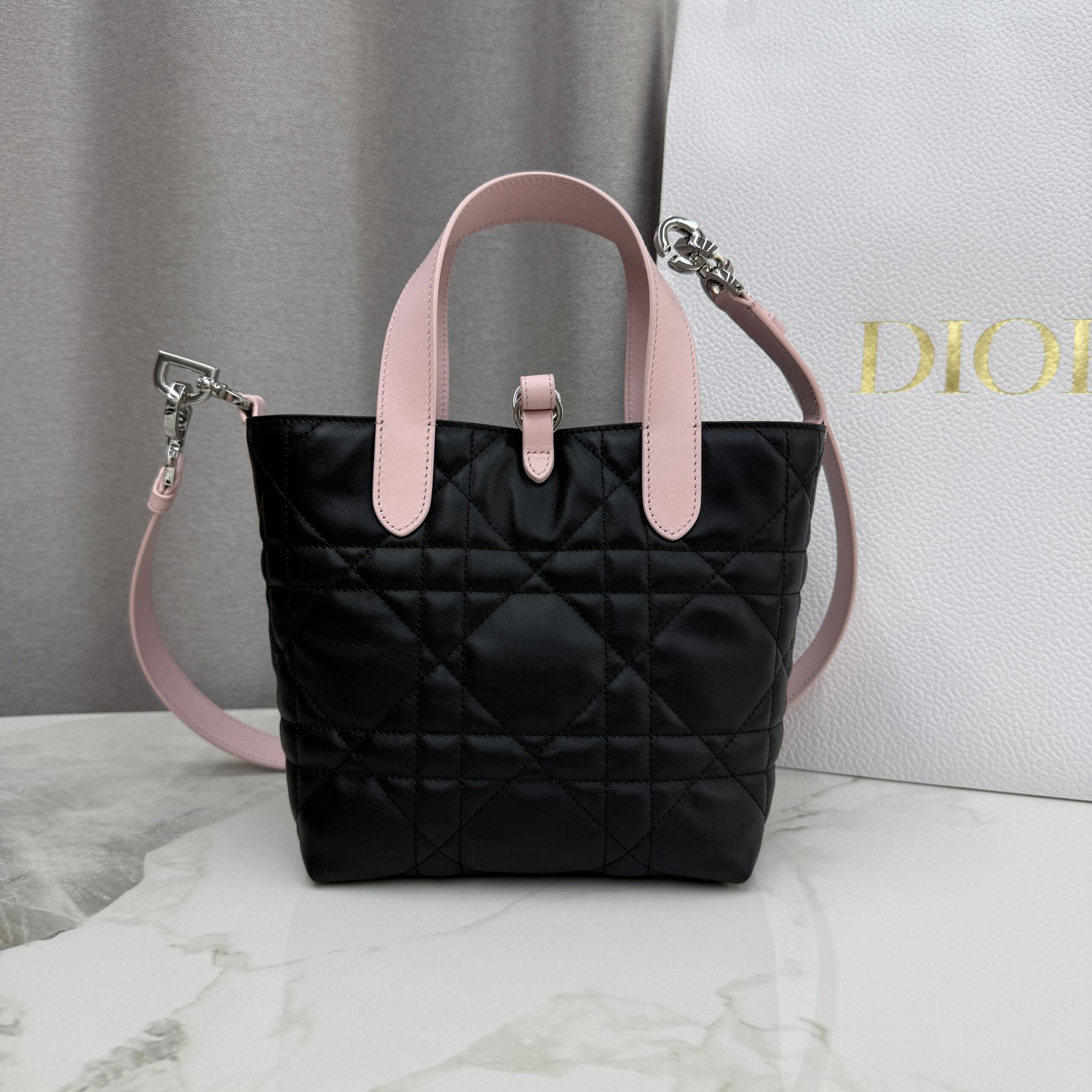 Bolso tote vertical pequeño Dior Toujours - Imagen 6