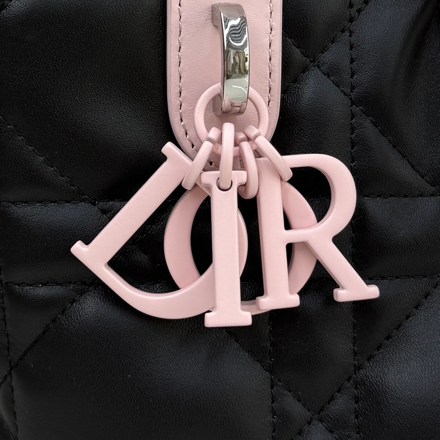 Bolso tote vertical pequeño Dior Toujours - Imagen 4