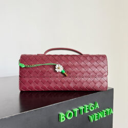 Andiamo Clutch Bottega Veneta