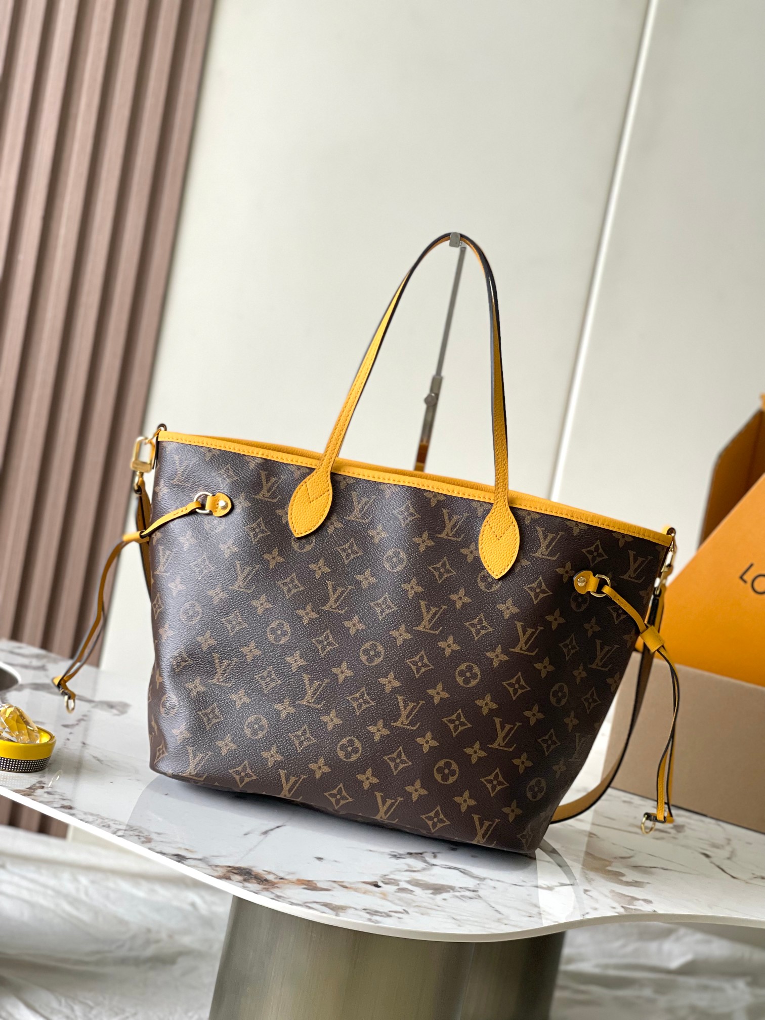 Bolso Neverfull Inside Out MM con bandolera Louis Vuitton - Imagen 4