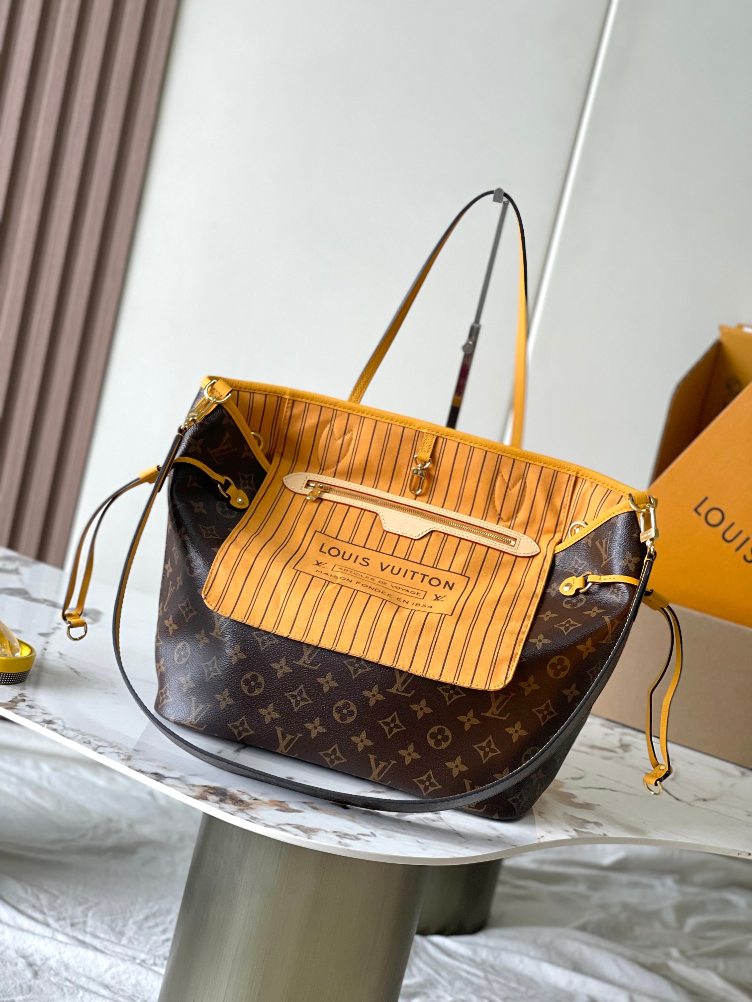 Bolso Neverfull Inside Out MM con bandolera Louis Vuitton - Imagen 7