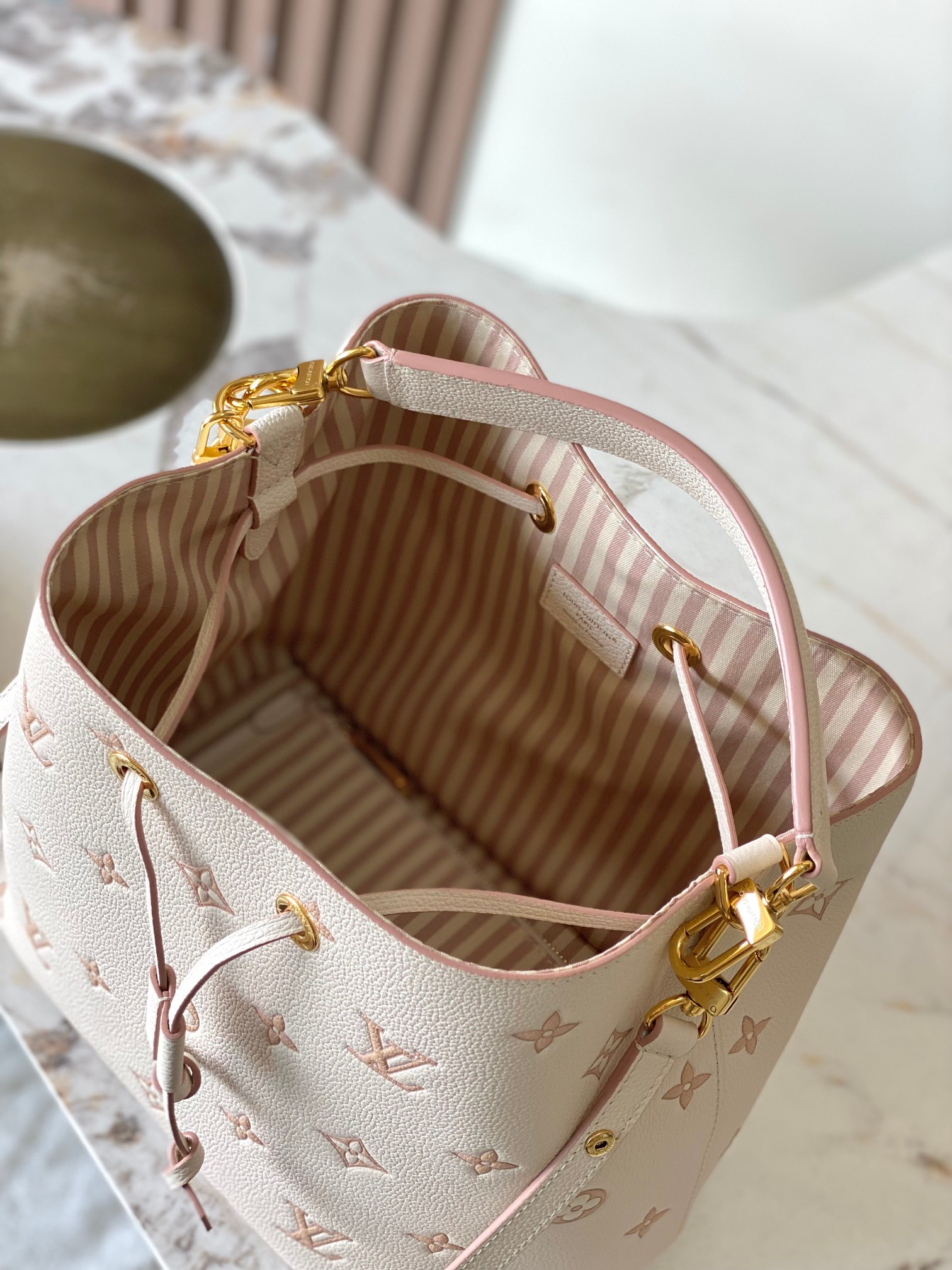 Bolso NéoNoé MM Louis Vuitton - Imagen 6