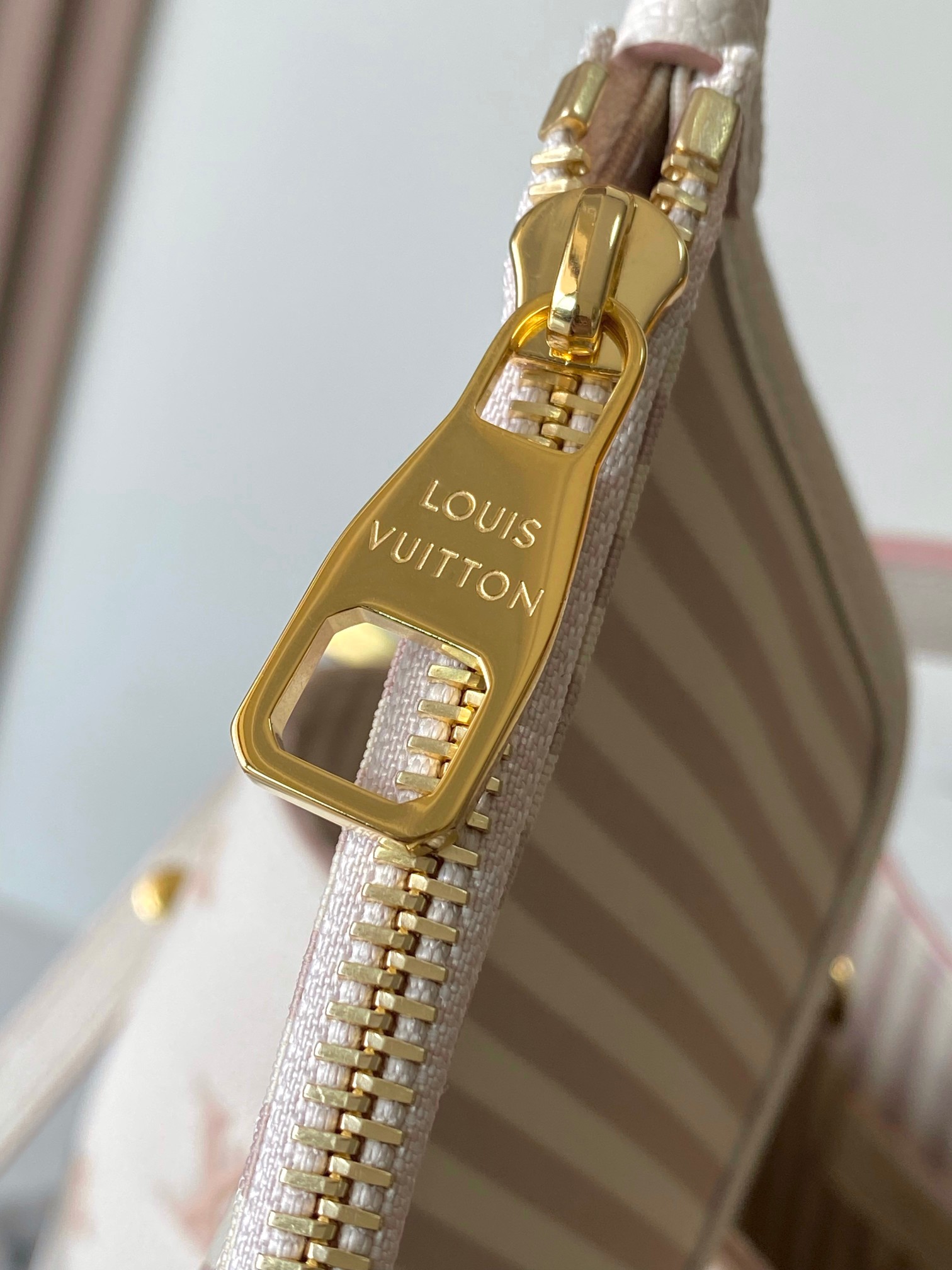 Bolso NéoNoé MM Louis Vuitton - Imagen 9
