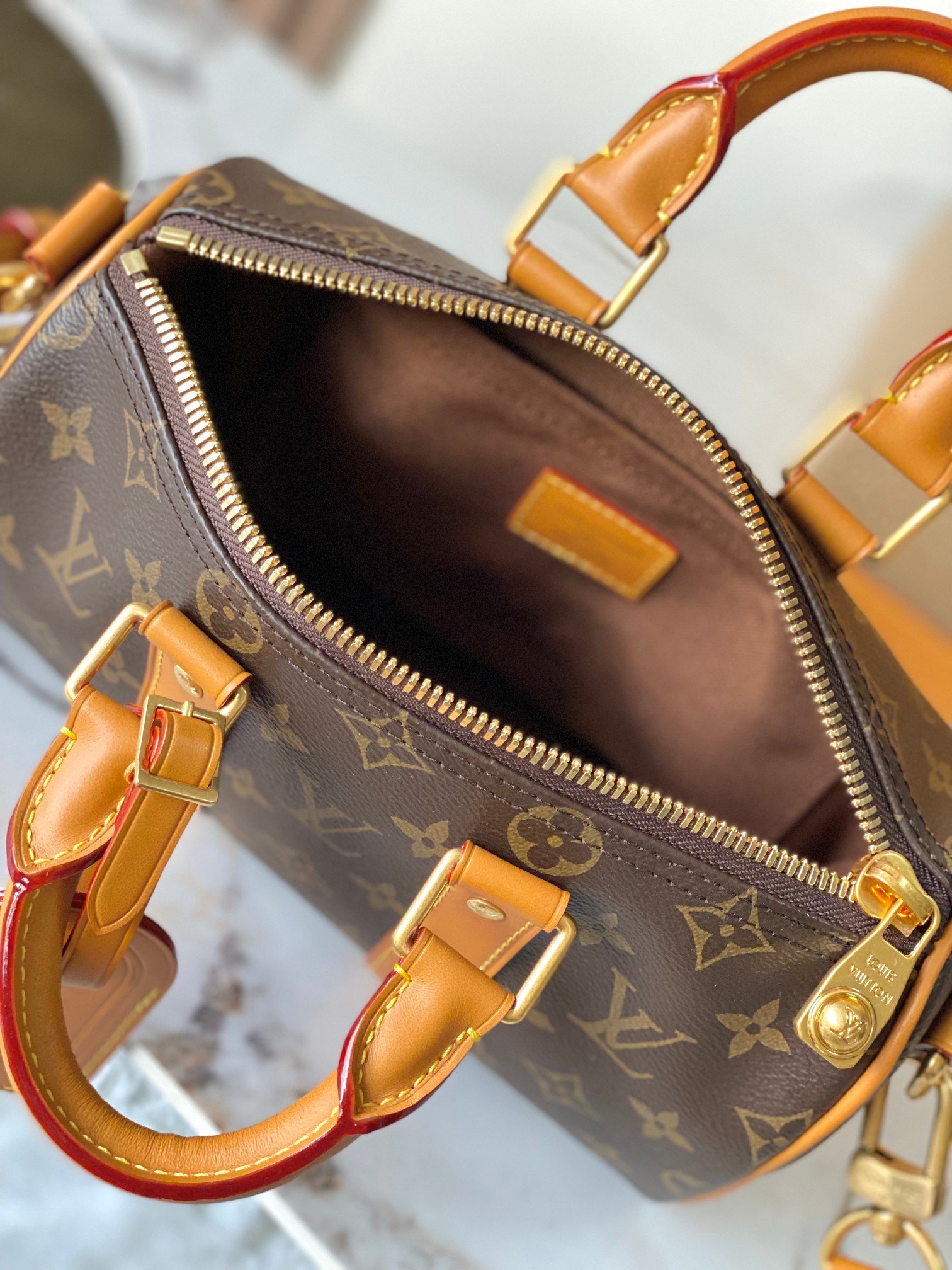 Bolso Keepall 25 con bandolera Louis Vuitton - Imagen 9