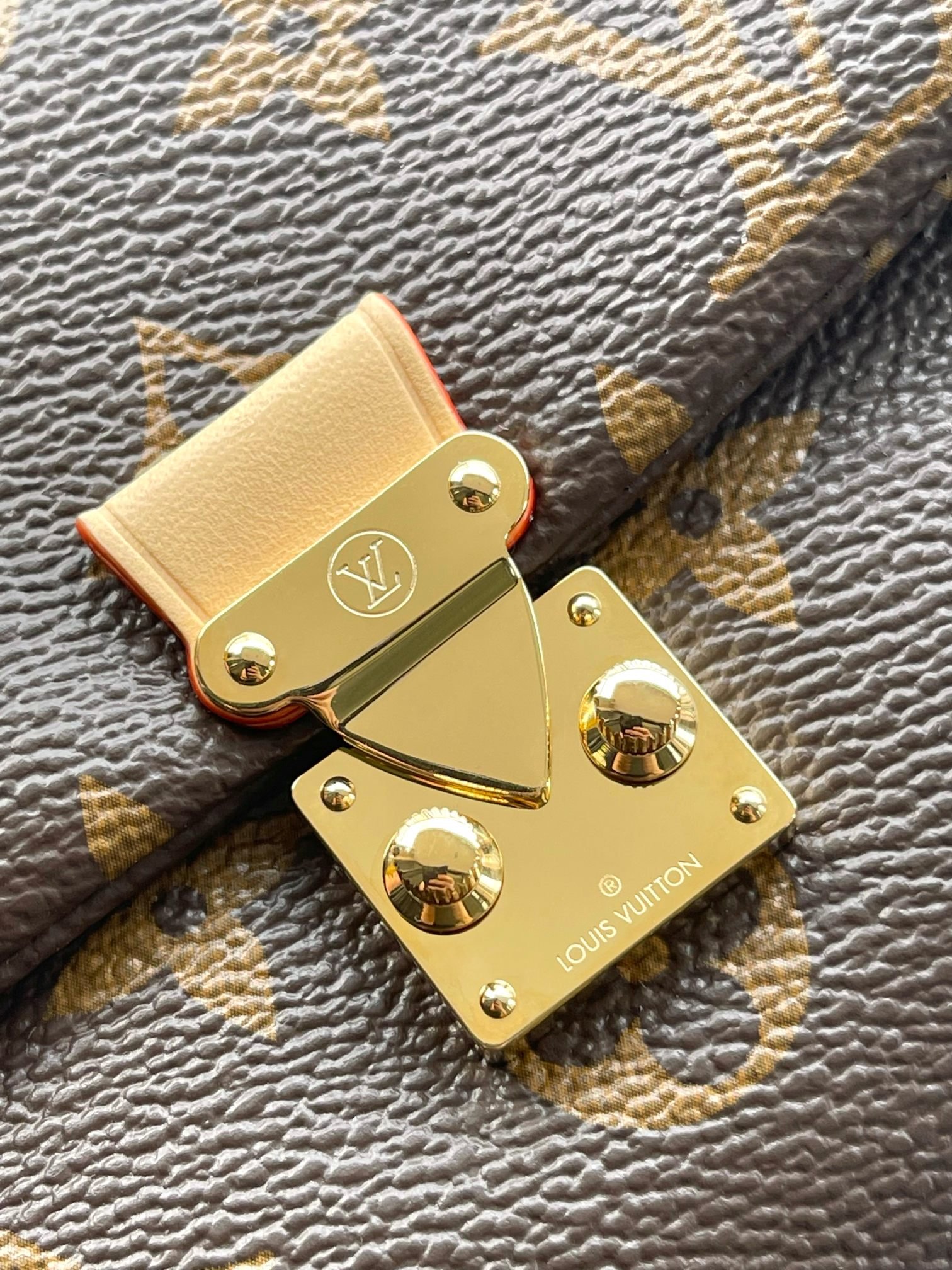 Bolso Nano Madeleine Louis Vuitton - Imagen 6