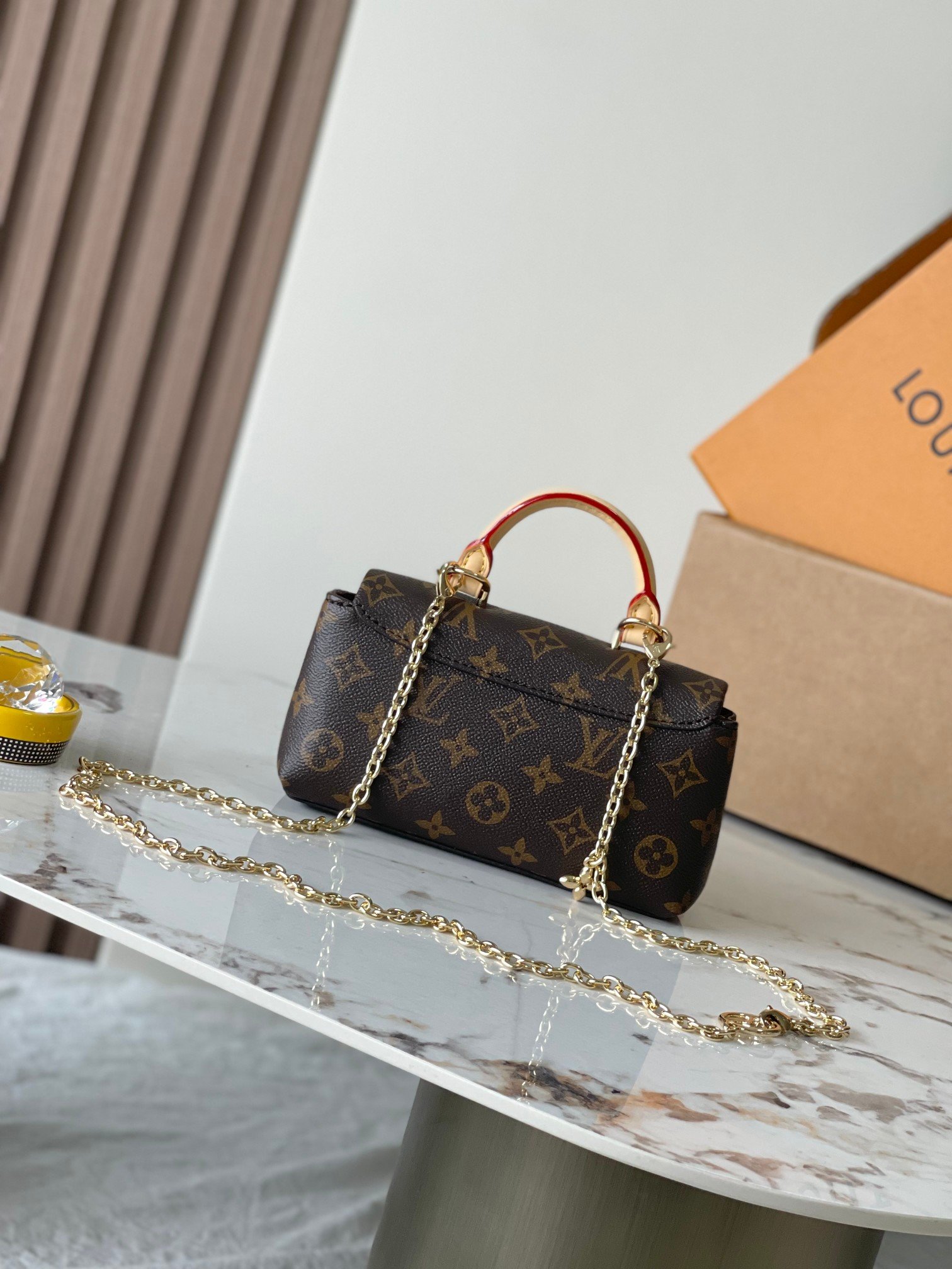 Bolso Nano Madeleine Louis Vuitton - Imagen 3