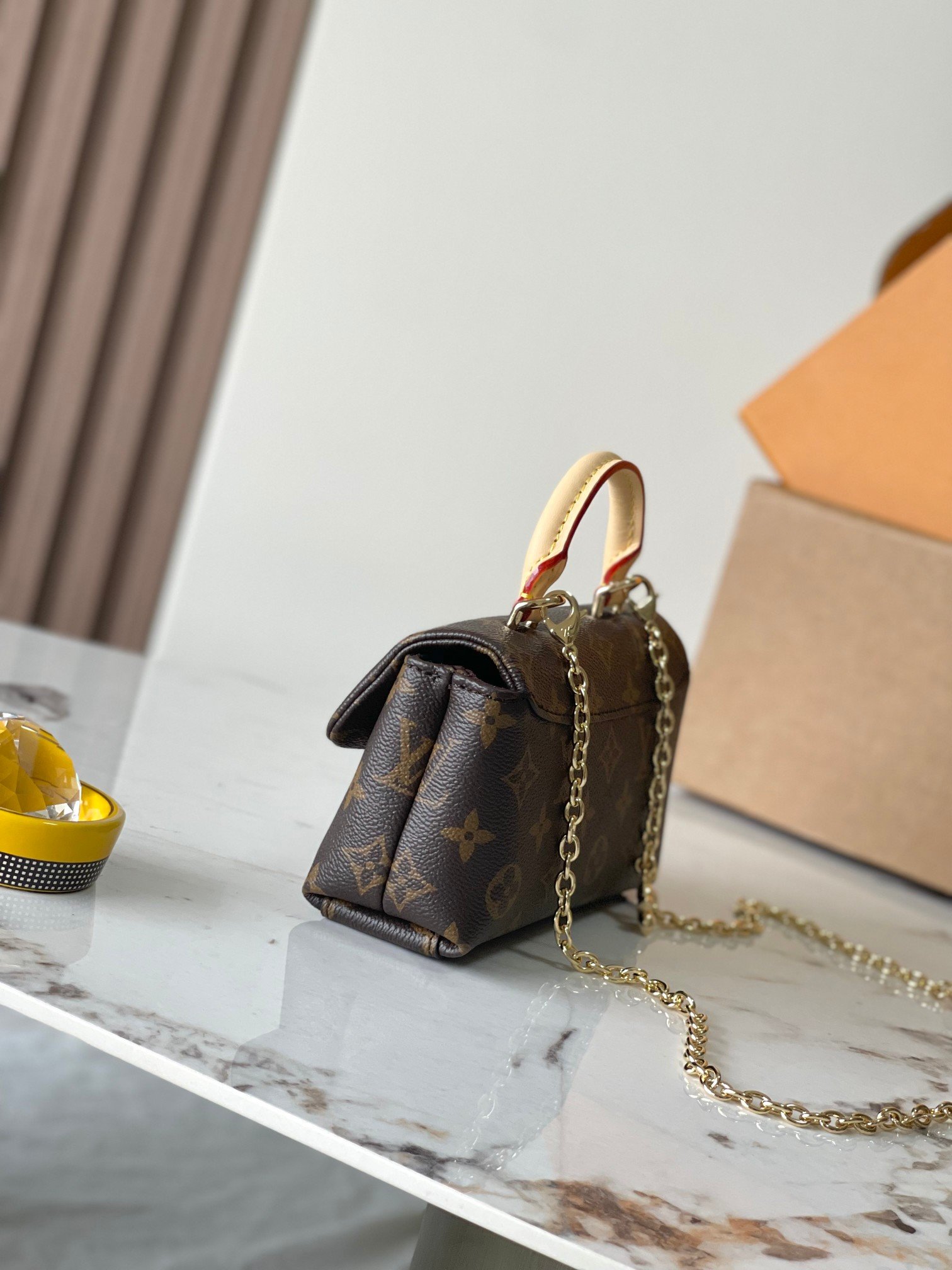 Bolso Nano Madeleine Louis Vuitton - Imagen 2