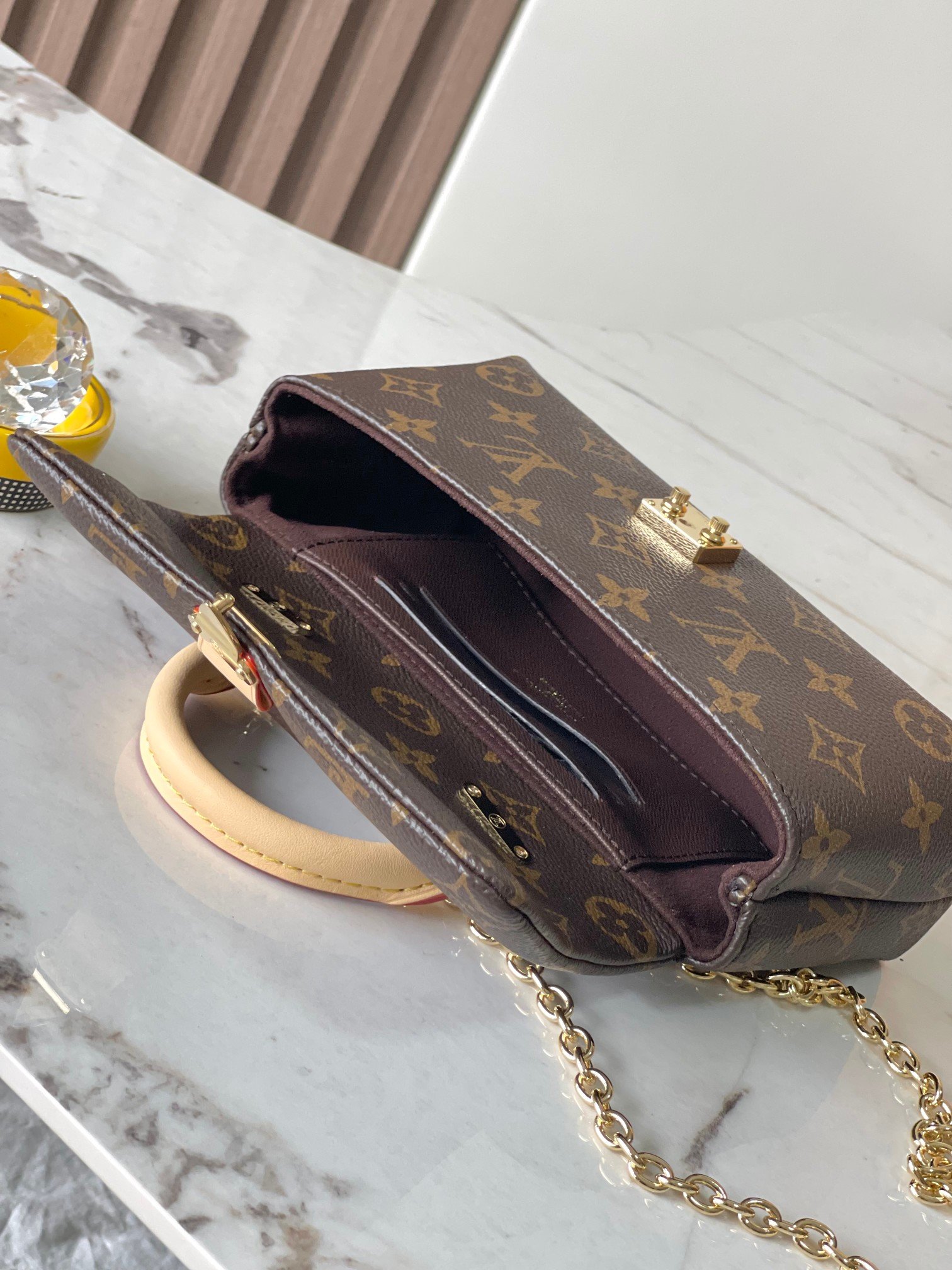 Bolso Nano Madeleine Louis Vuitton - Imagen 9