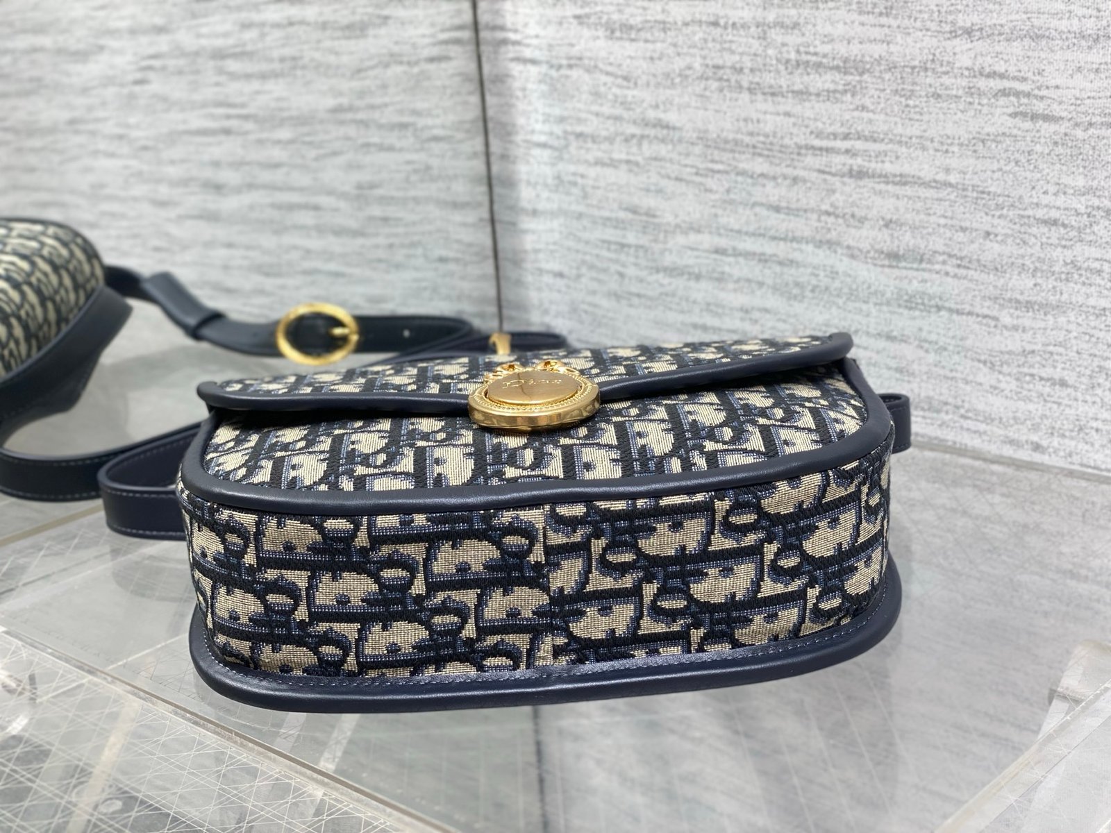 Bolso Dior Médaillon con solapa - Imagen 7