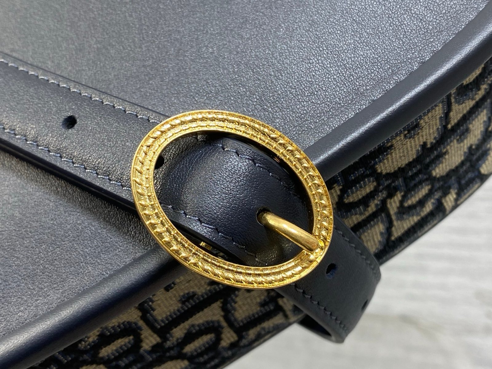 Bolso Dior Médaillon con solapa - Imagen 6