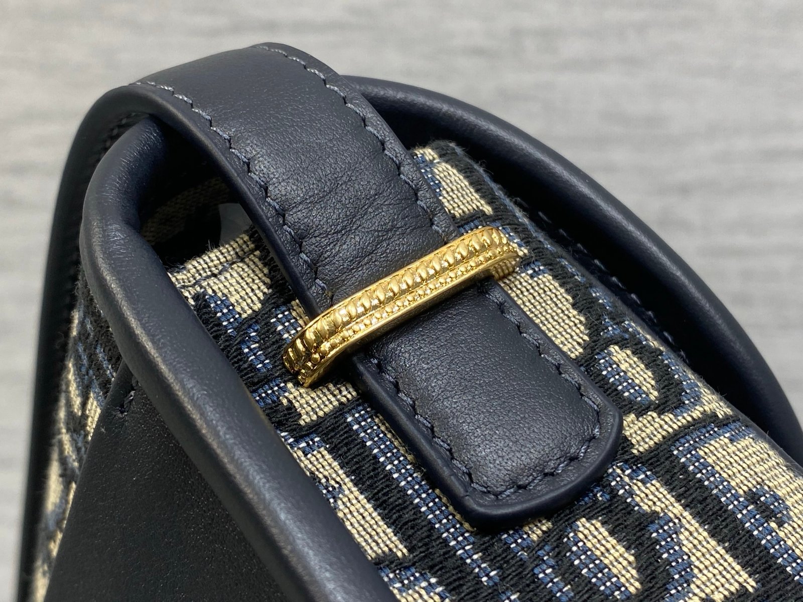 Bolso Dior Médaillon con solapa - Imagen 4