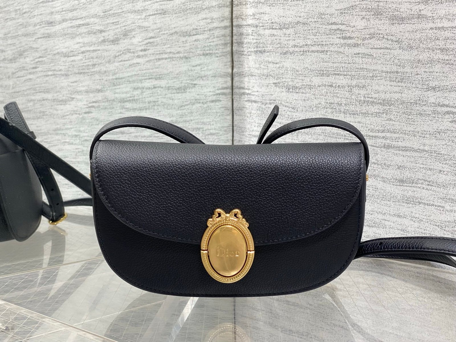 Bolso pequeño Dior Médaillon con solapa