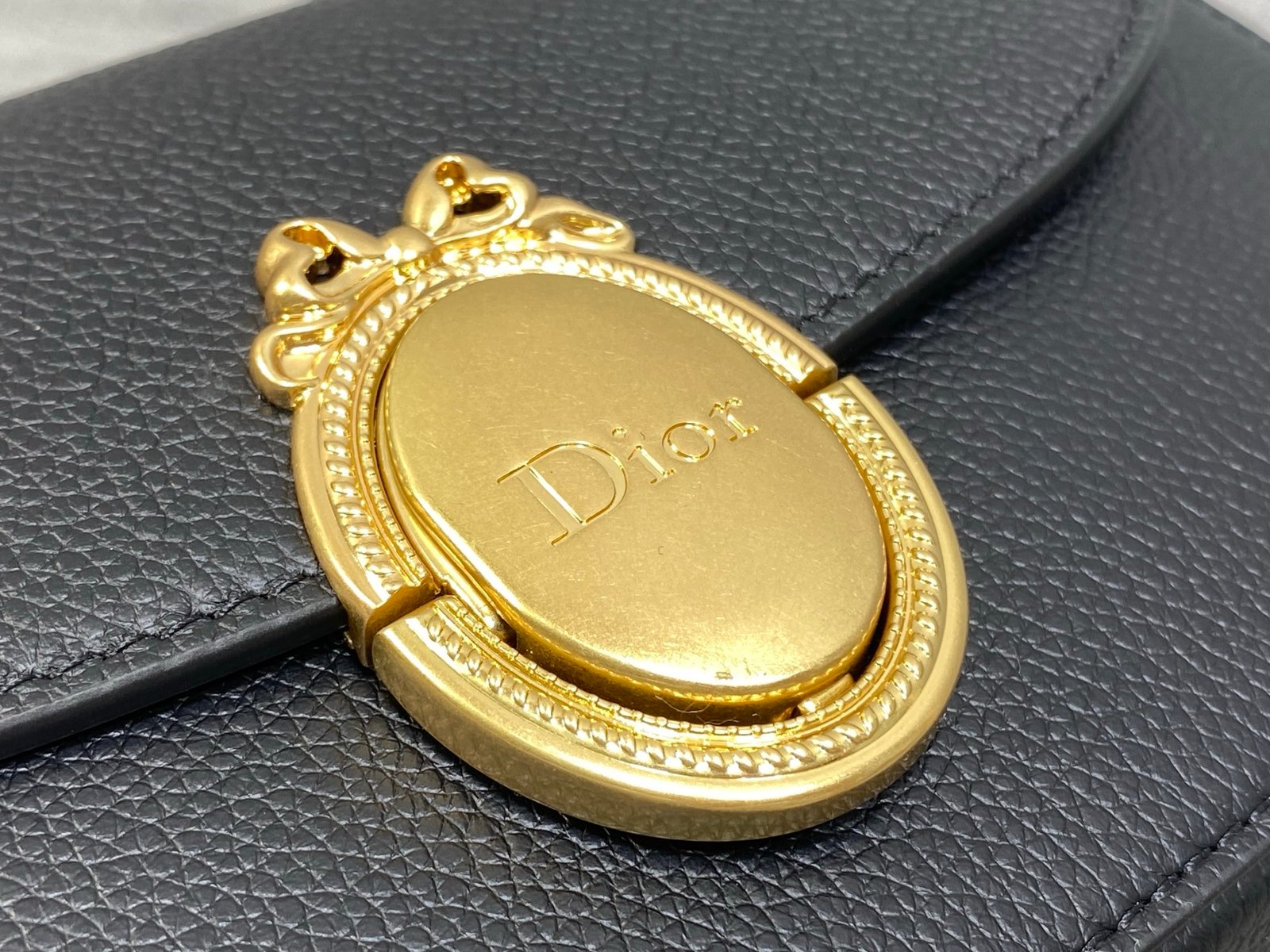 Bolso pequeño Dior Médaillon con solapa - Imagen 4