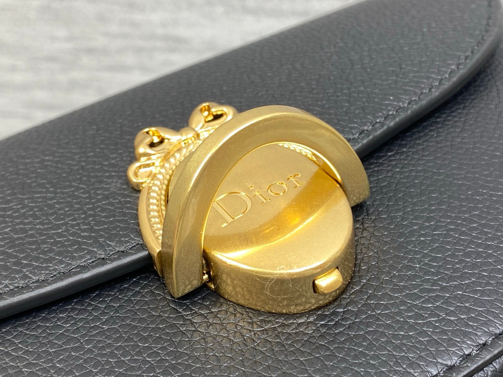Bolso pequeño Dior Médaillon con solapa - Imagen 6