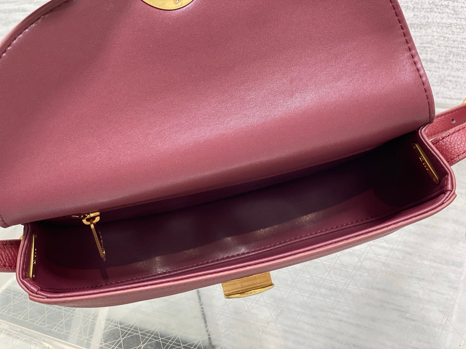 Bolso pequeño Dior Médaillon con solapa - Imagen 8