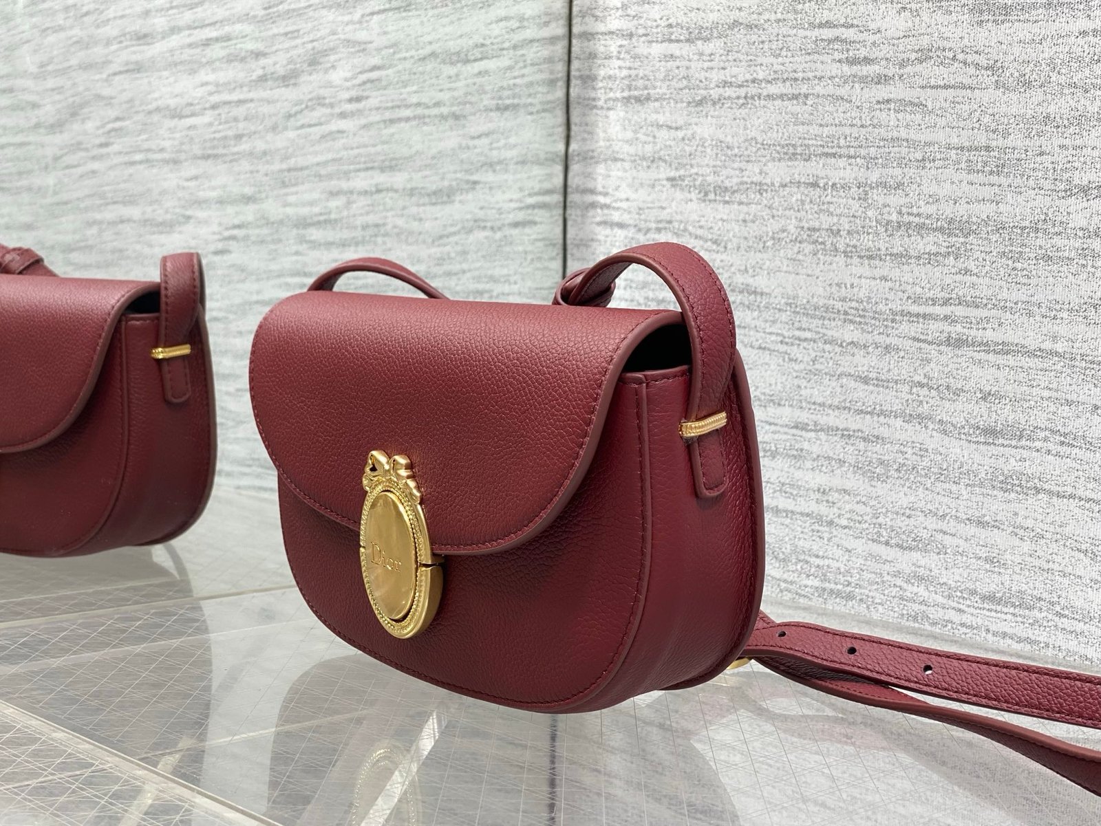 Bolso pequeño Dior Médaillon con solapa - Imagen 2