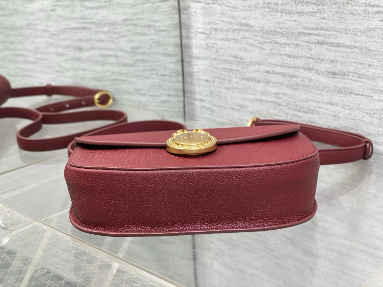 Bolso pequeño Dior Médaillon con solapa - Imagen 7