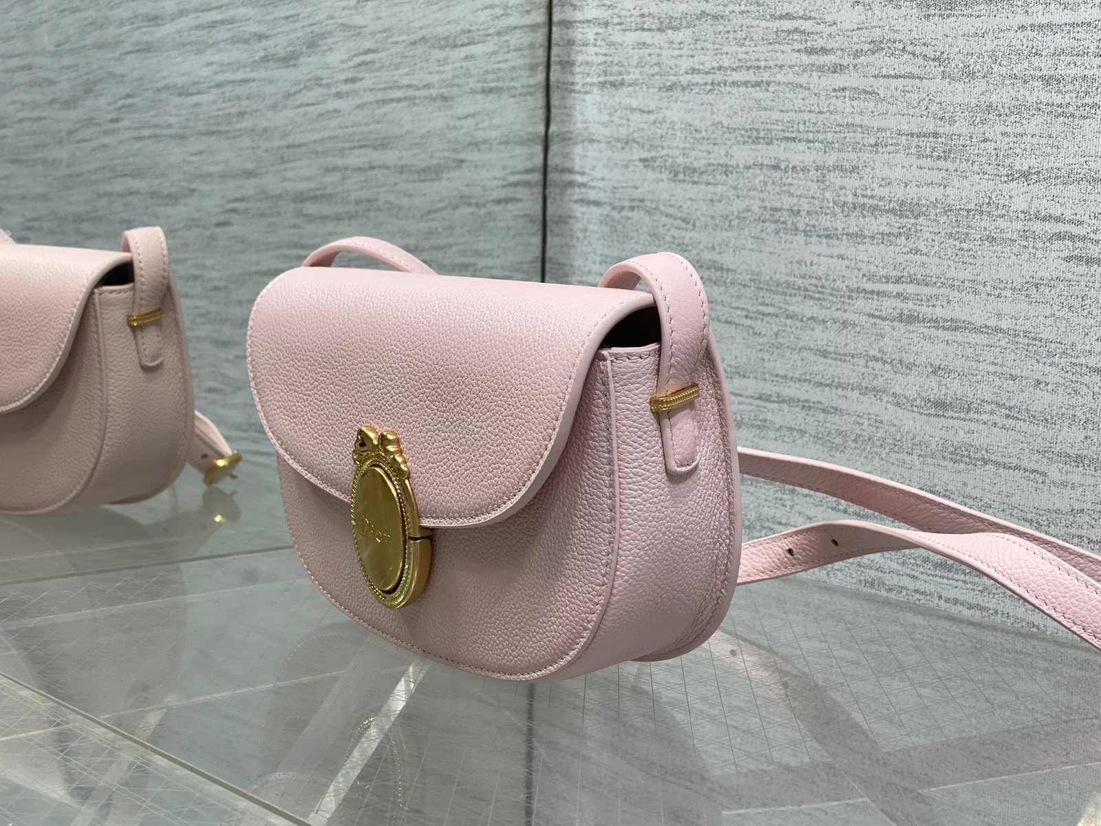 Bolso pequeño Dior Médaillon con solapa - Imagen 2
