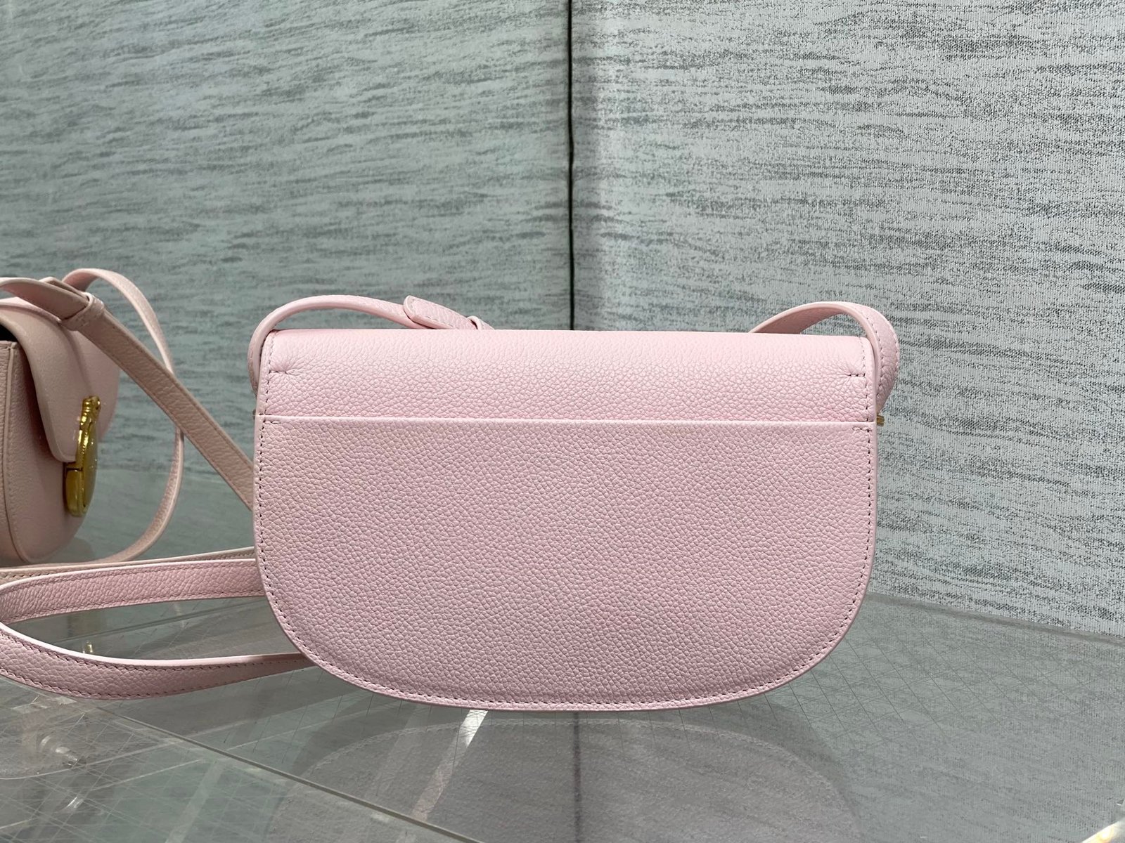 Bolso pequeño Dior Médaillon con solapa - Imagen 3