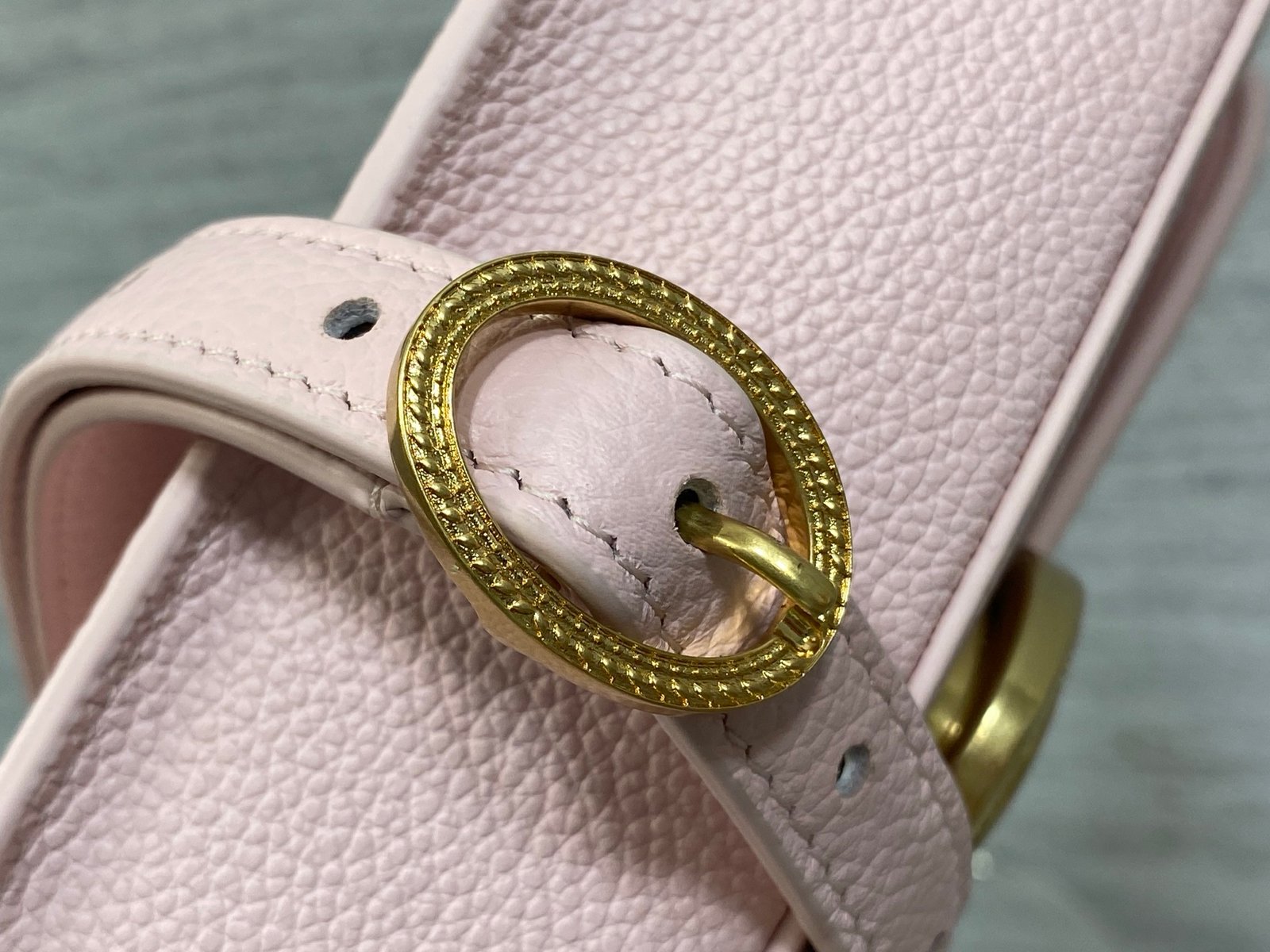 Bolso pequeño Dior Médaillon con solapa - Imagen 5