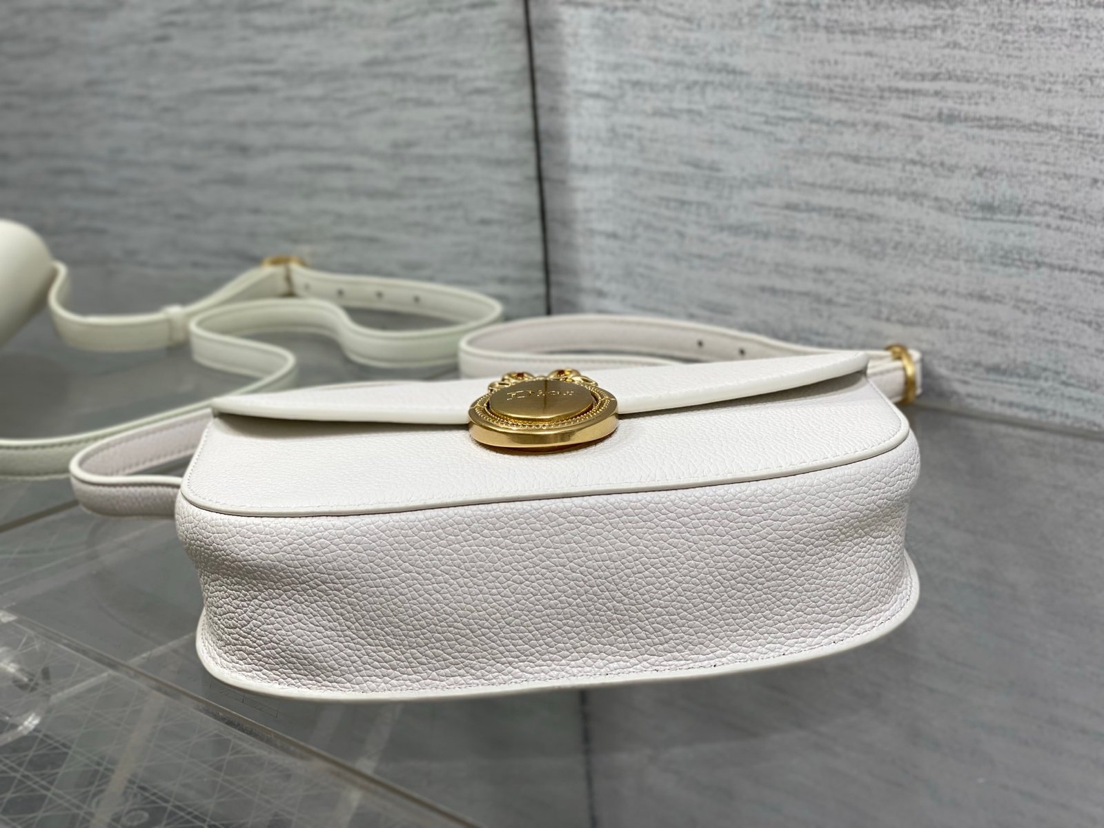 Bolso pequeño Dior Médaillon con solapa - Imagen 7