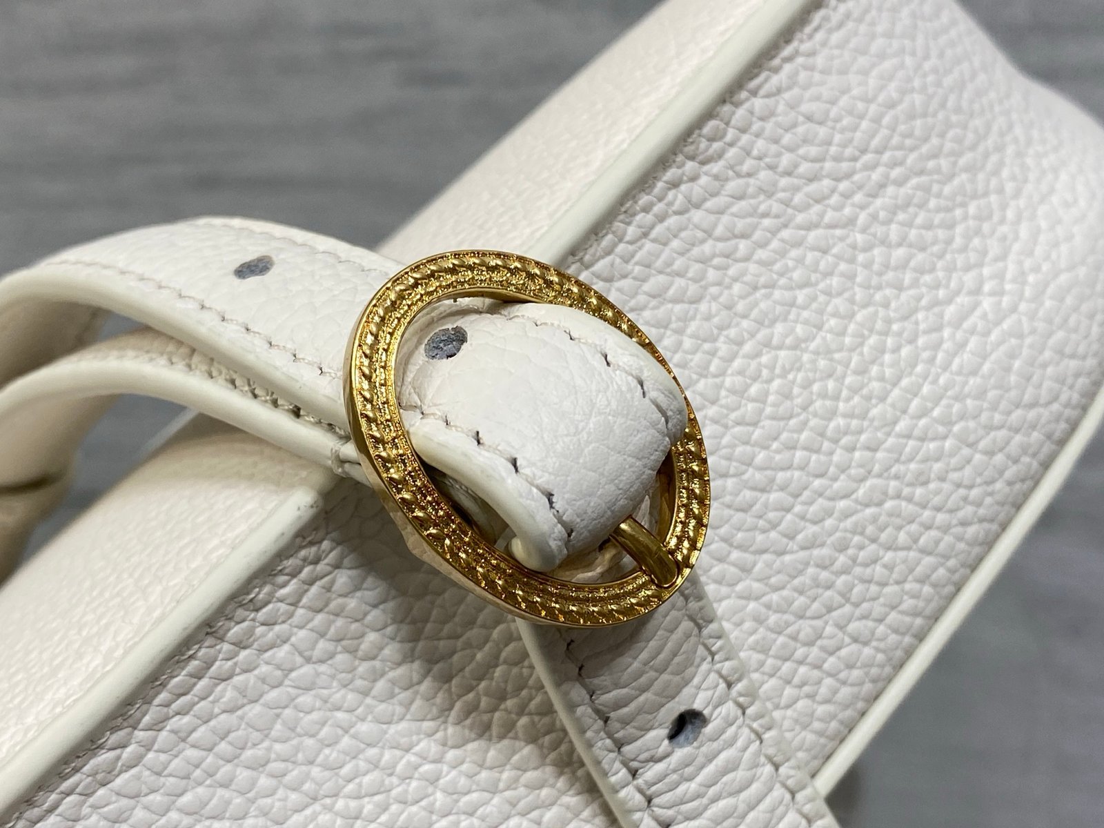 Bolso pequeño Dior Médaillon con solapa - Imagen 5