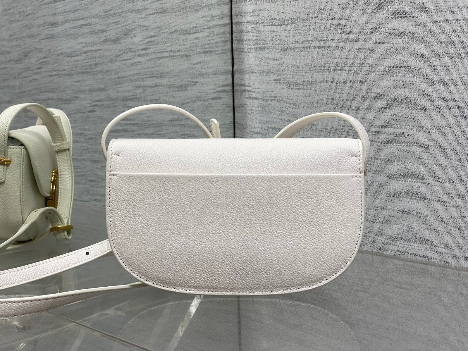 Bolso pequeño Dior Médaillon con solapa - Imagen 3