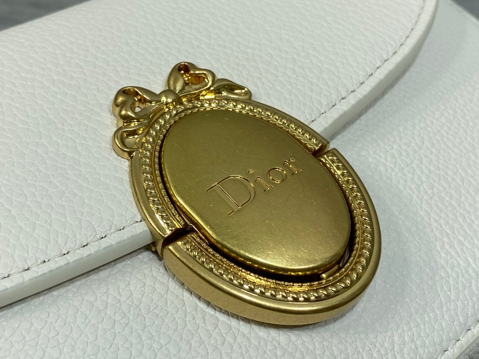 Bolso pequeño Dior Médaillon con solapa - Imagen 4