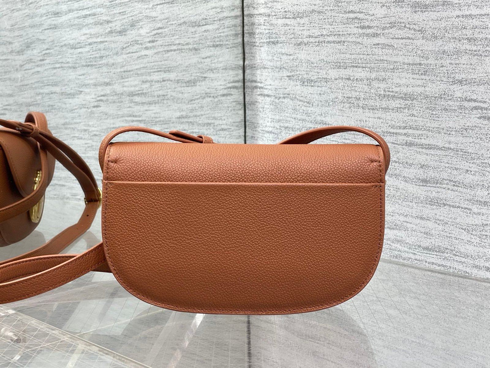 Bolso pequeño Dior Médaillon con solapa - Imagen 3