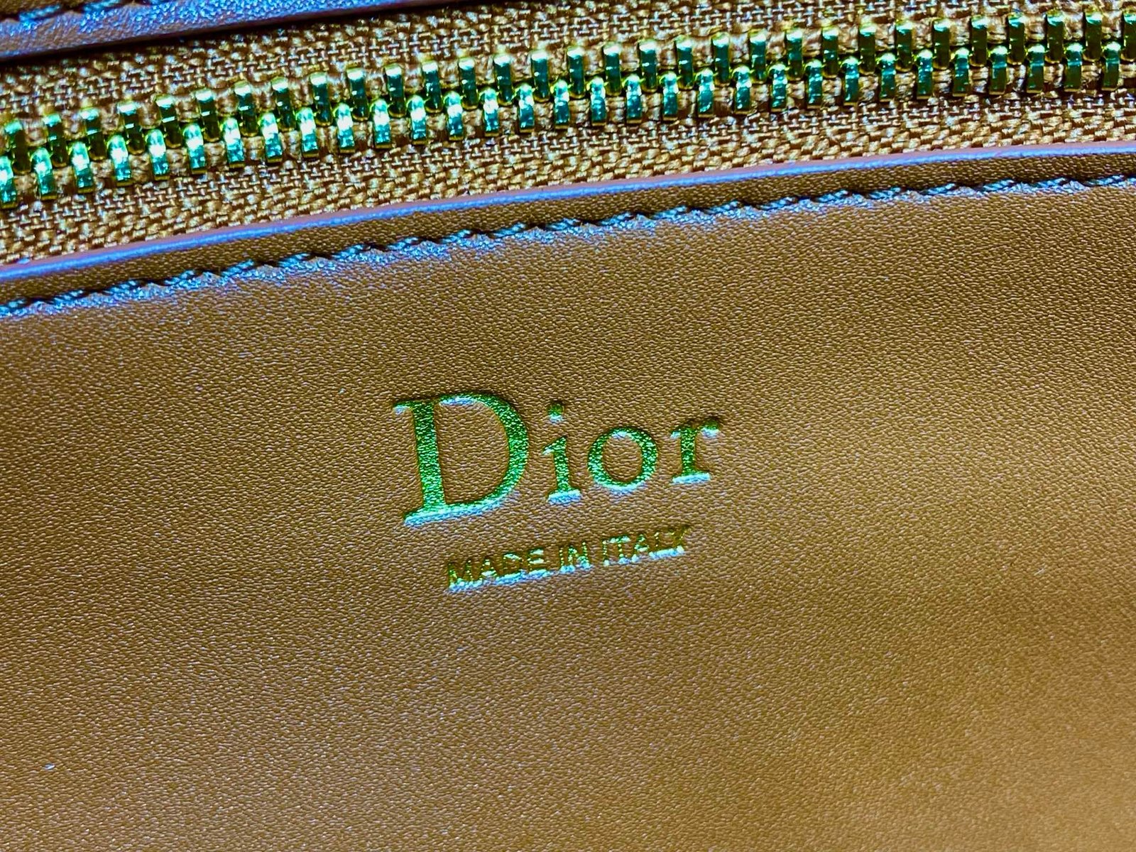 Bolso pequeño Dior Médaillon con solapa - Imagen 9