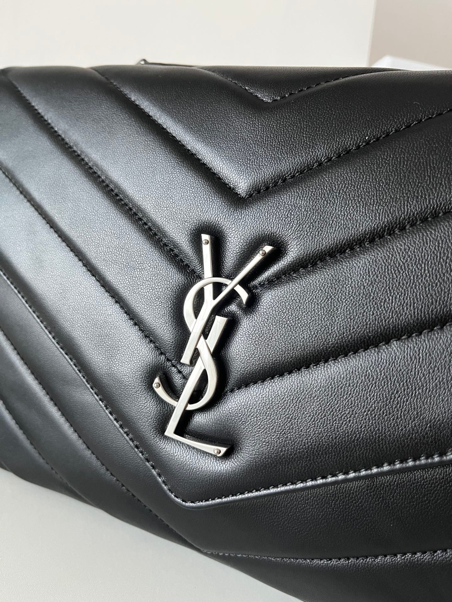 Bolso Loulou mediano YSL - Imagen 5