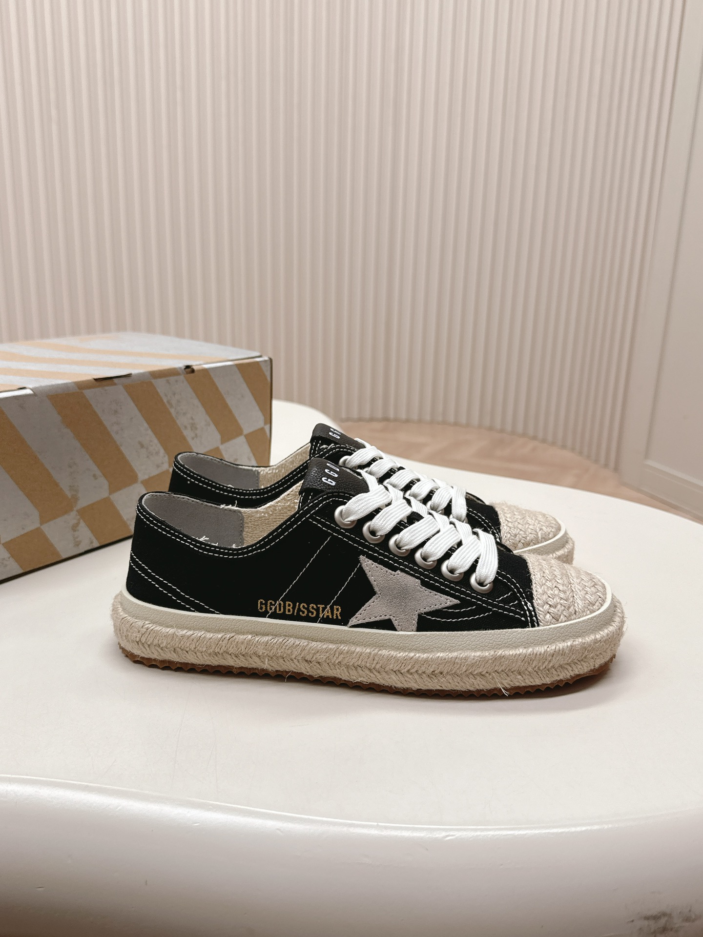 Zapatillas V-Star Golden Goose