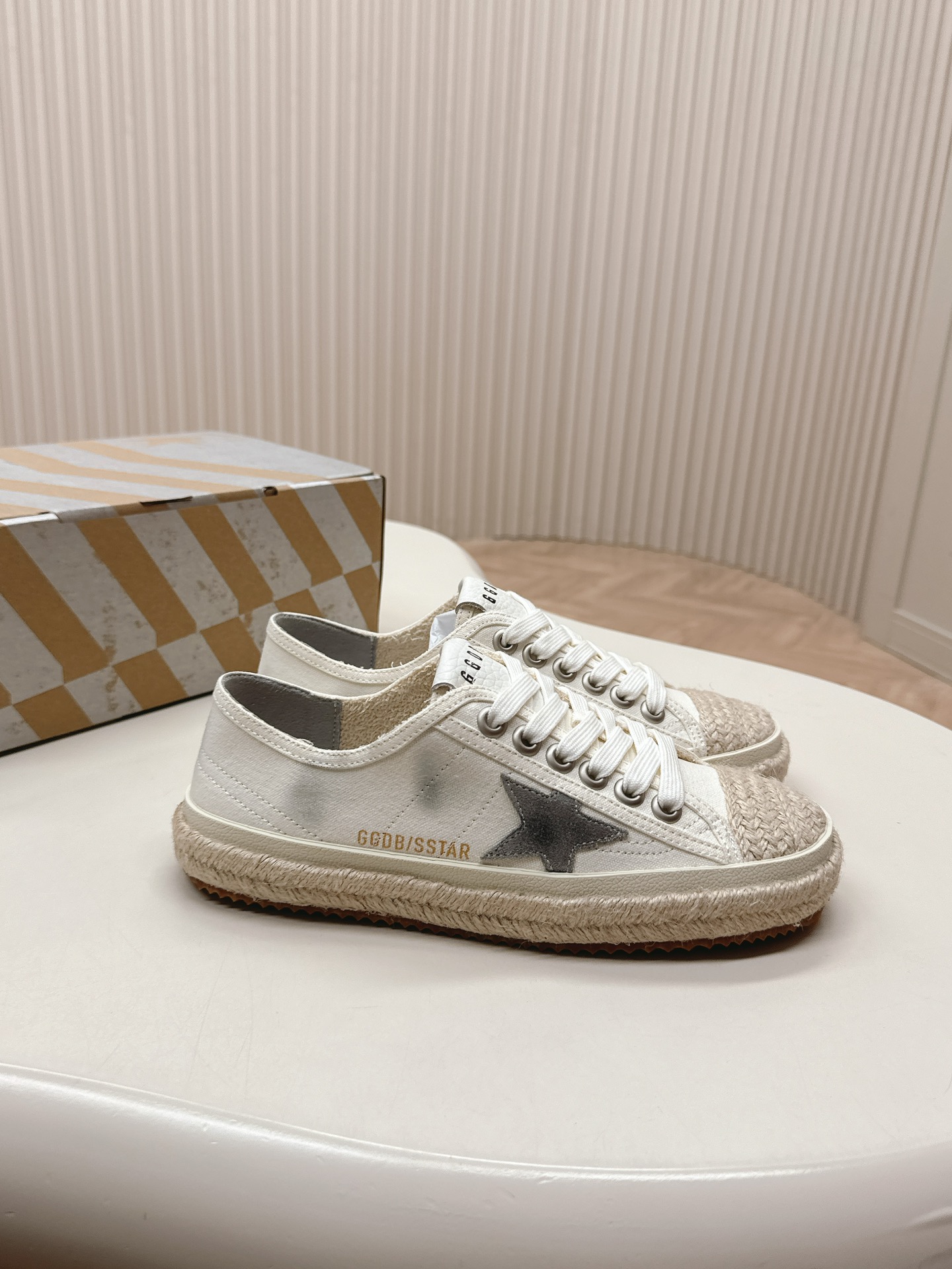 Zapatillas V-Star Golden Goose