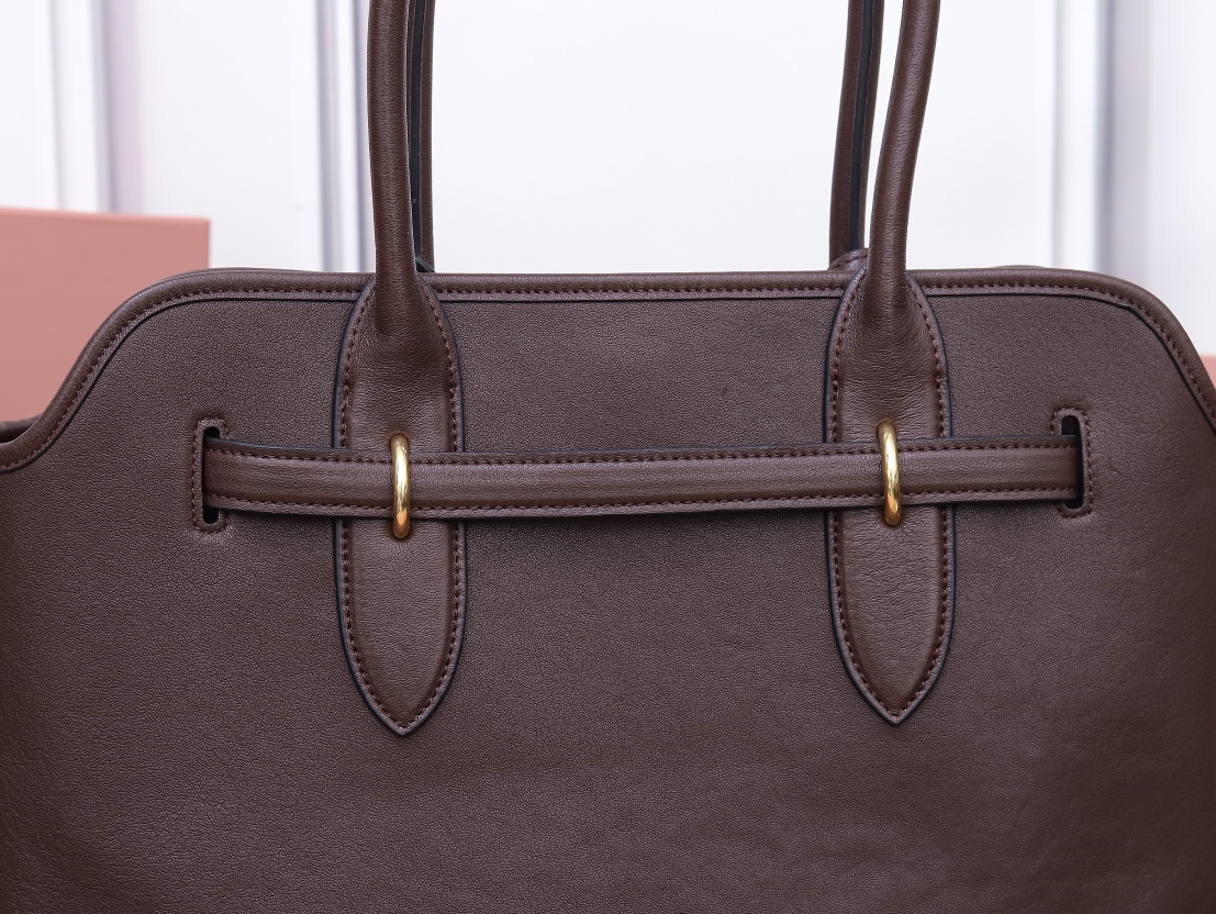 Bolso Aventure de napa Miu Miu - Imagen 7