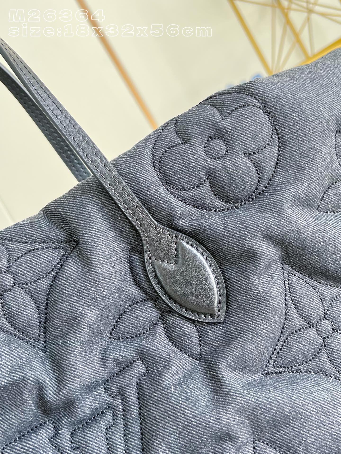 Bolso Neverfull Inside Out MM Louis Vuitton - Imagen 4