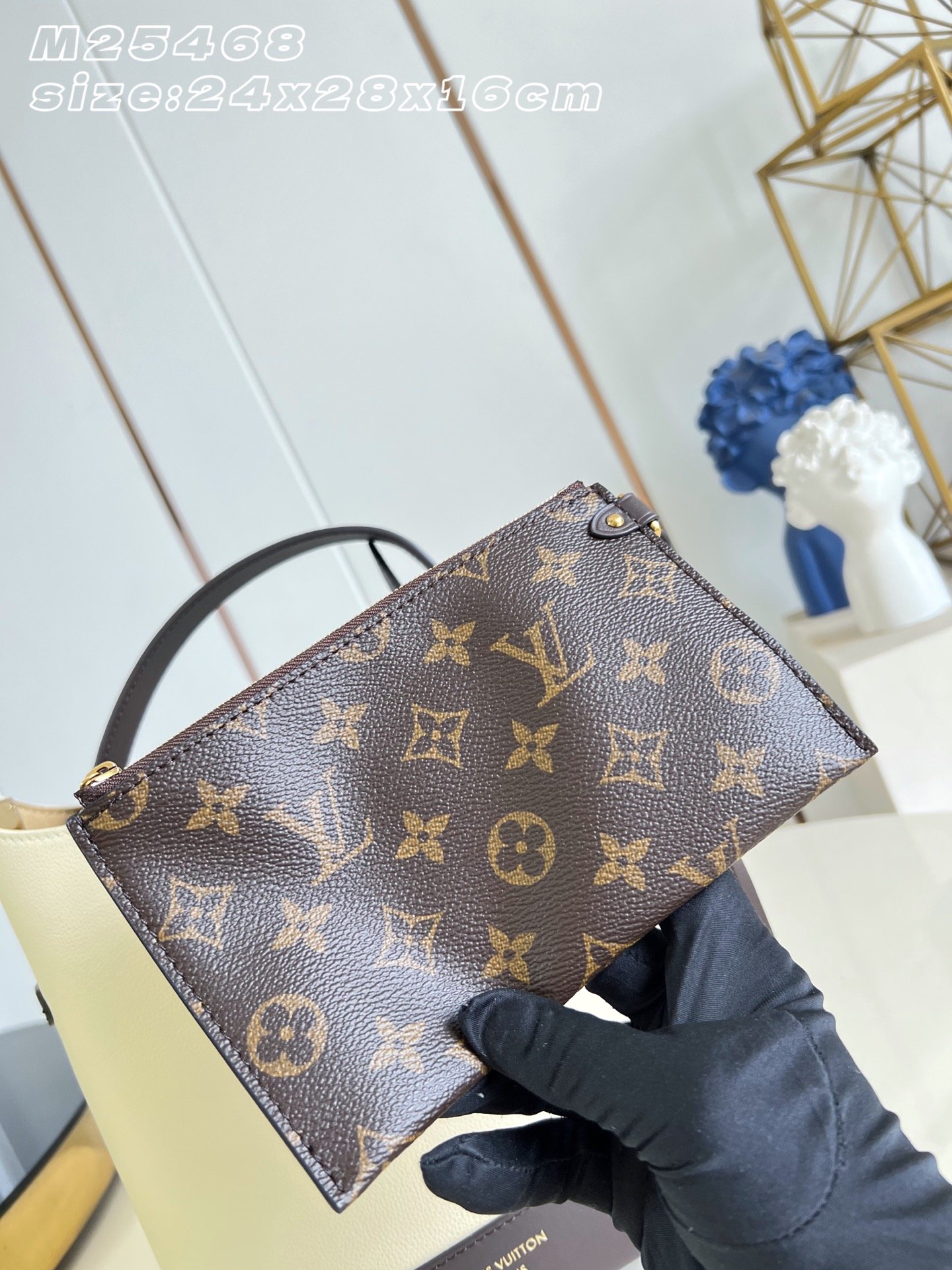 Bolso Low Key Hobo PM Louis Vuitton - Imagen 15