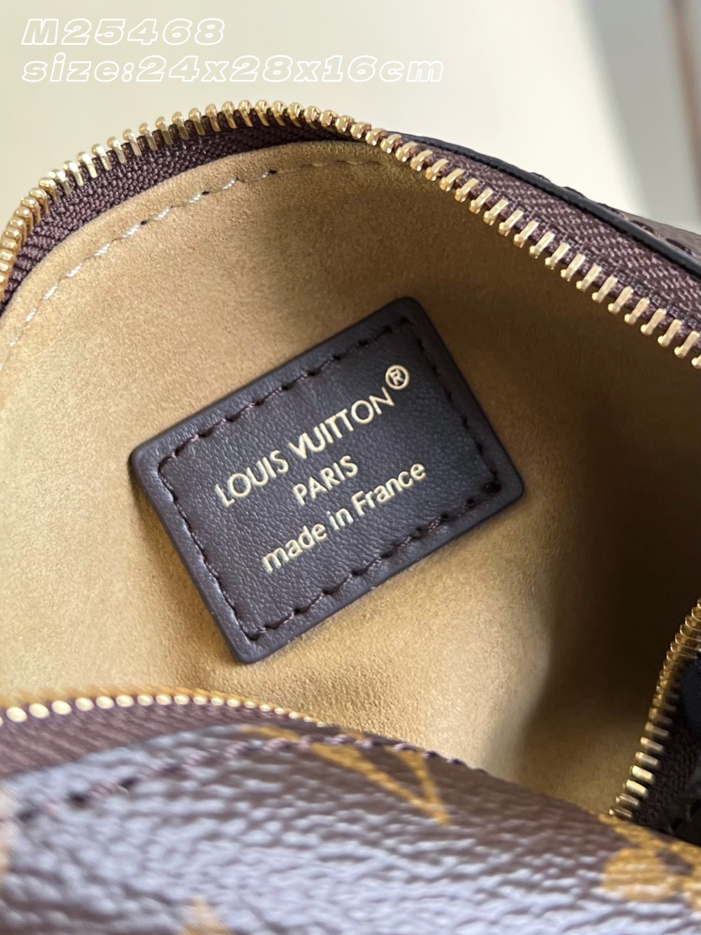 Bolso Low Key Hobo PM Louis Vuitton - Imagen 17