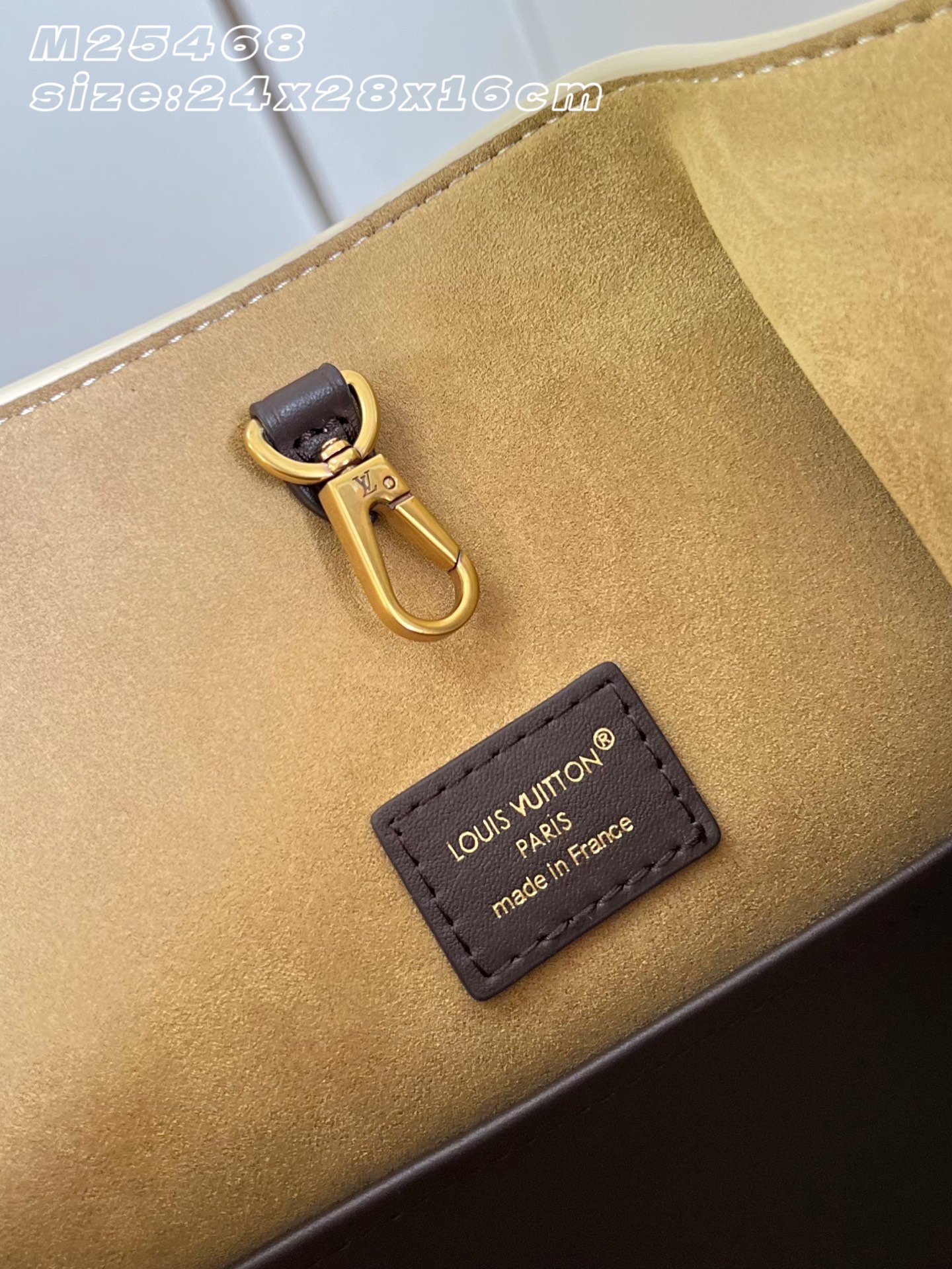 Bolso Low Key Hobo PM Louis Vuitton - Imagen 12