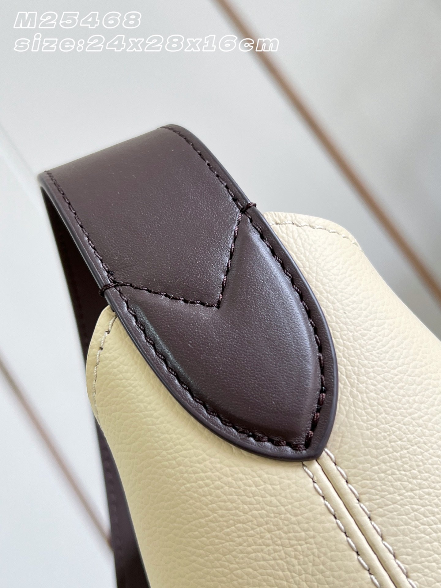 Bolso Low Key Hobo PM Louis Vuitton - Imagen 7