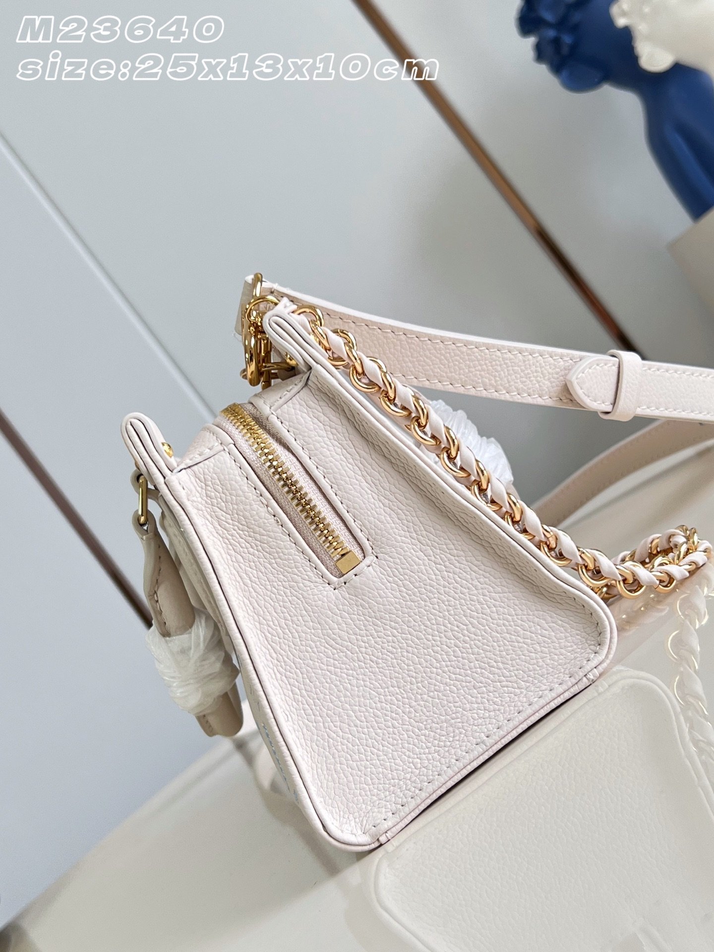 Bolso OnTheGo East West Louis Vuitton - Imagen 4