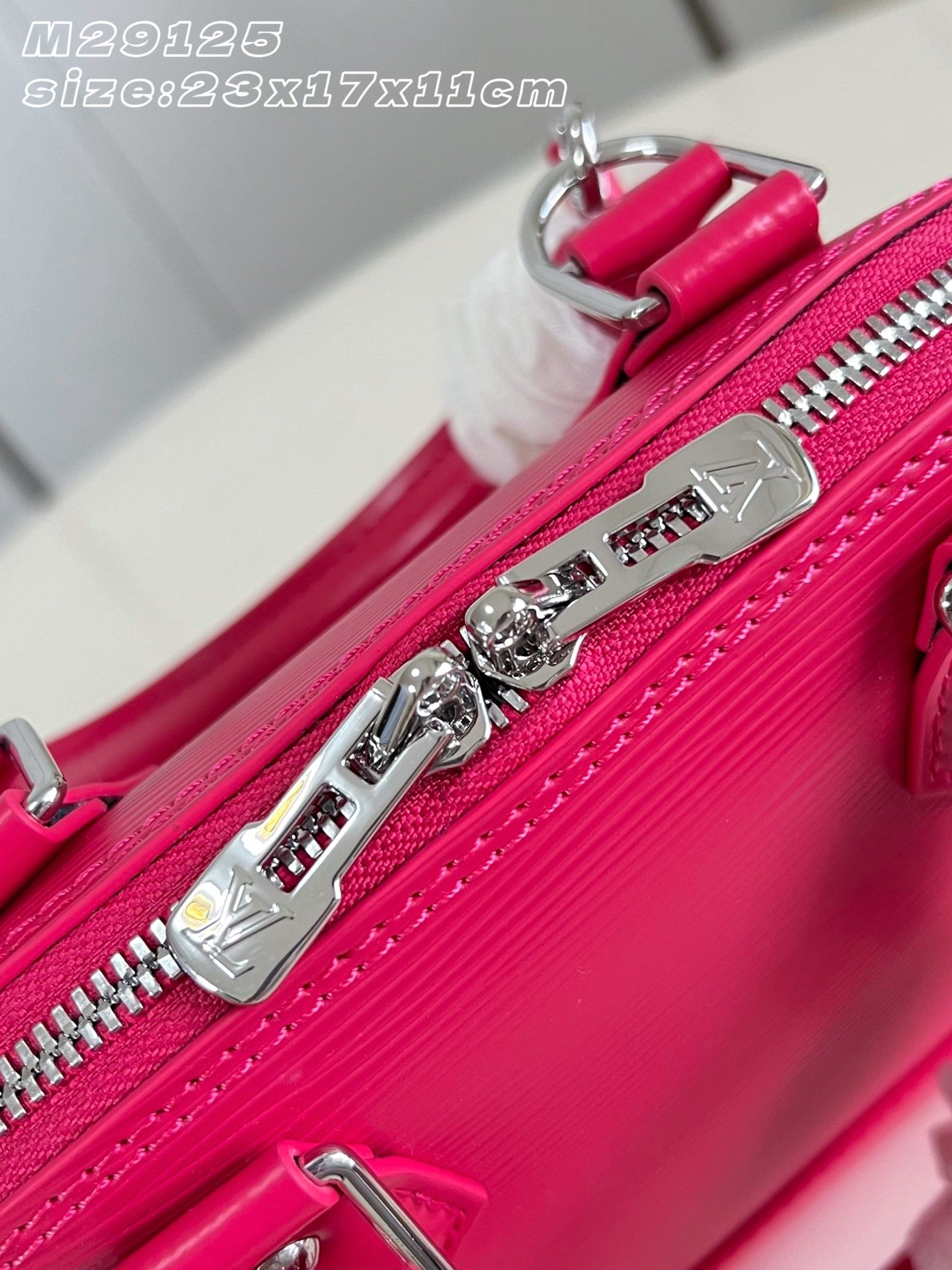 Bolso Alma BB Louis Vuitton - Imagen 11