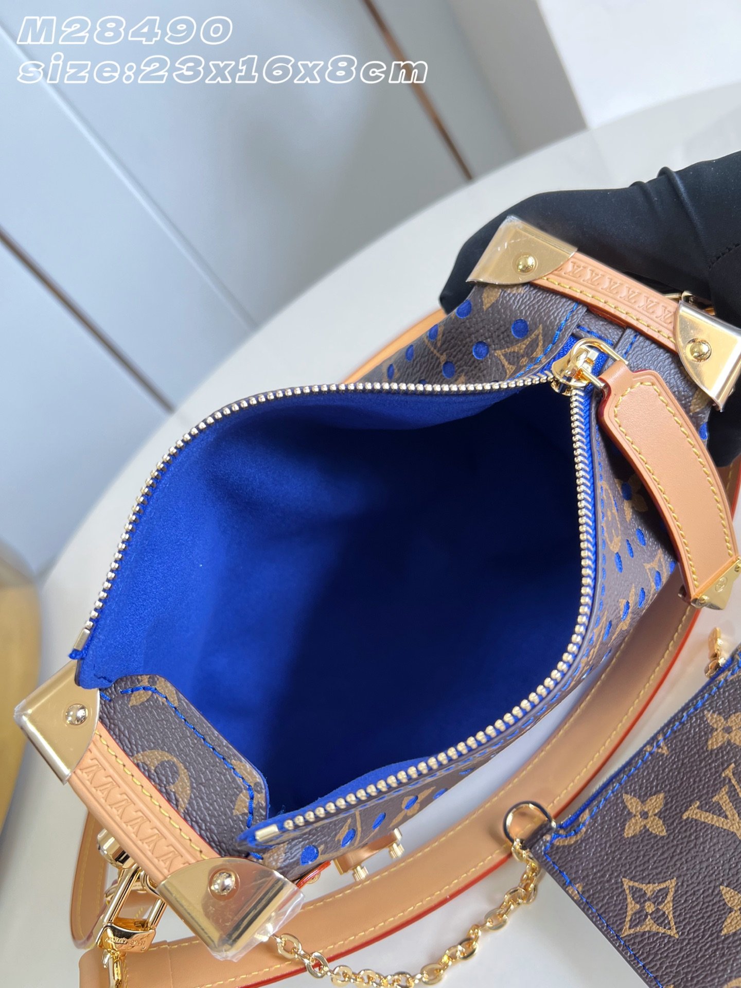 Bolso Side Trunk MM Louis Vuitton - Imagen 11