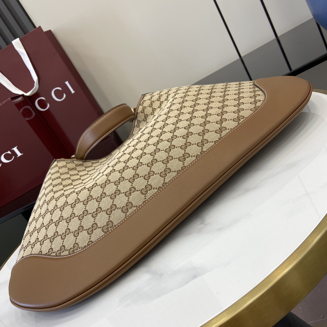 Bolso de hombro Gucci B mediano - Imagen 4