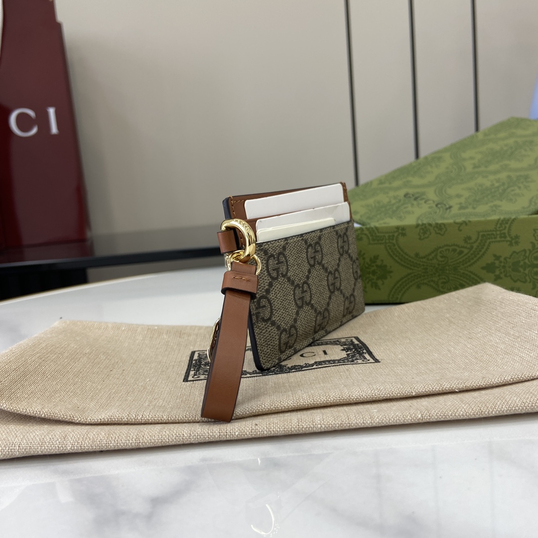 Tarjetero GG Emblem con correa Gucci - Imagen 3
