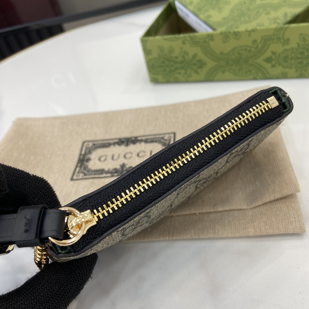 Funda para llaves GG Emblem Gucci - Imagen 8