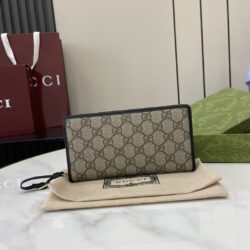 Cartera GG Emblem con cremallera Gucci