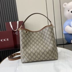 Bolso de hombro GG Emblem pequeño Gucci