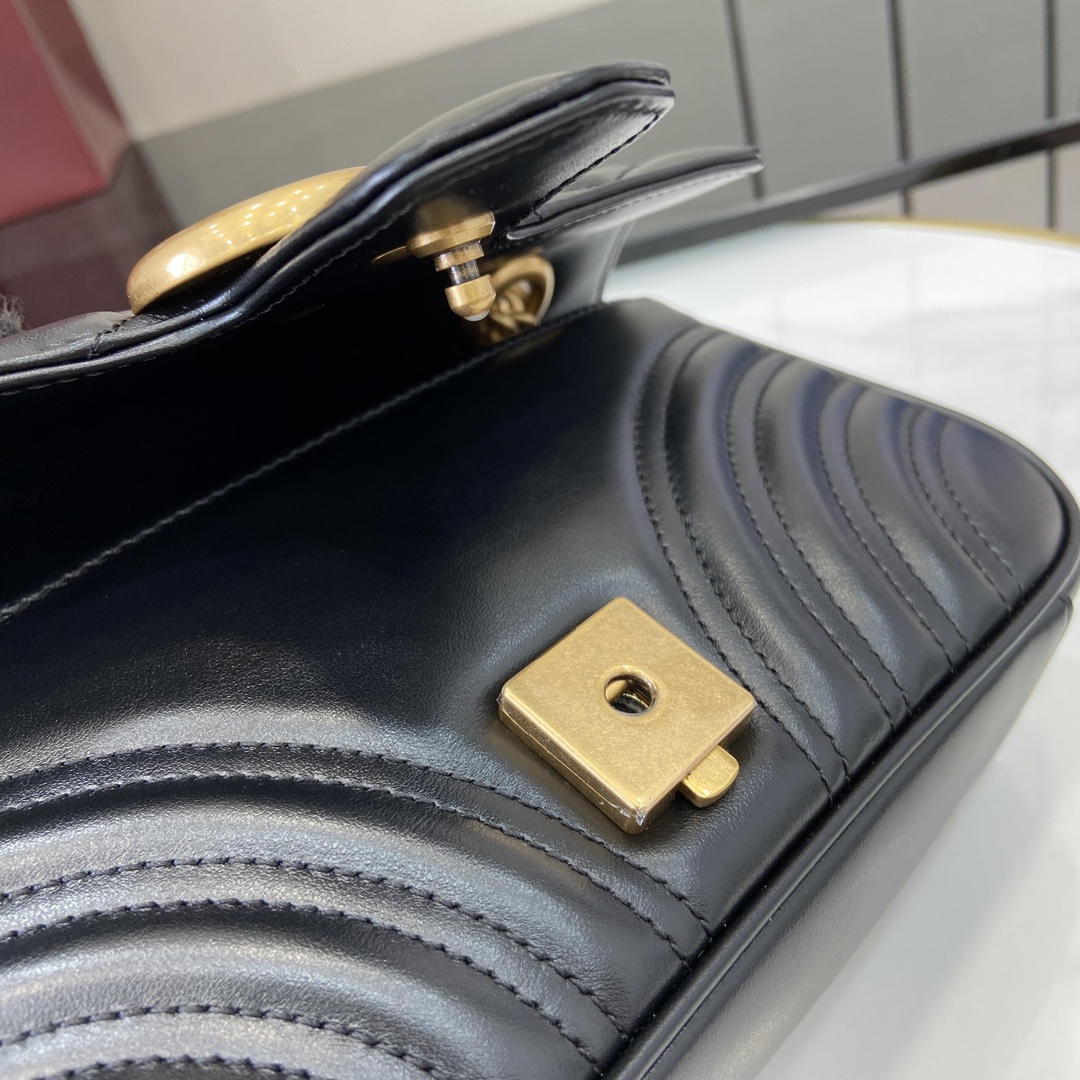 Bolso de hombro GG Marmont tamaño pequeño Gucci - Imagen 8
