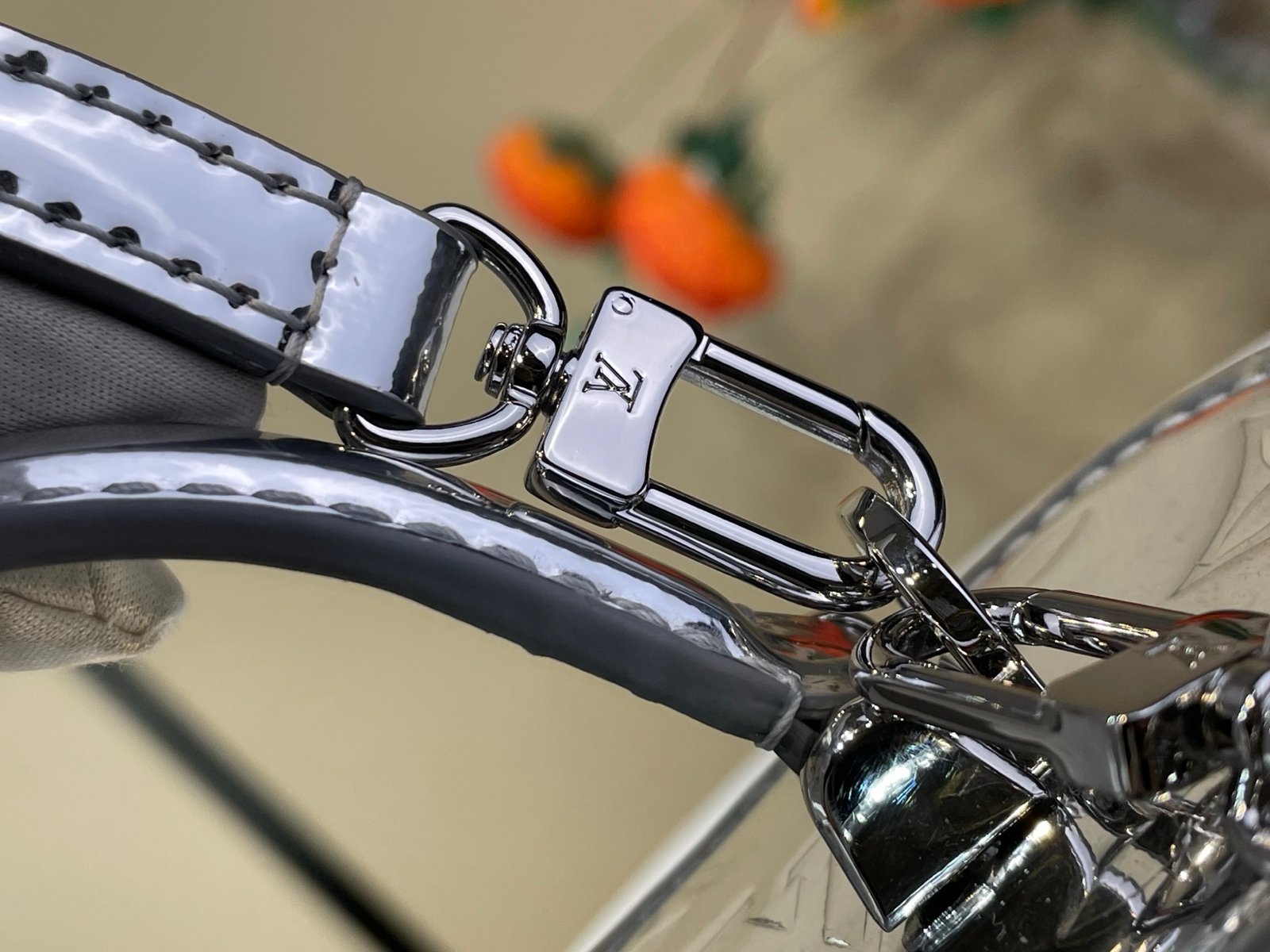 Bolso Vanity Chain Pouch Louis Vuitton - Imagen 5